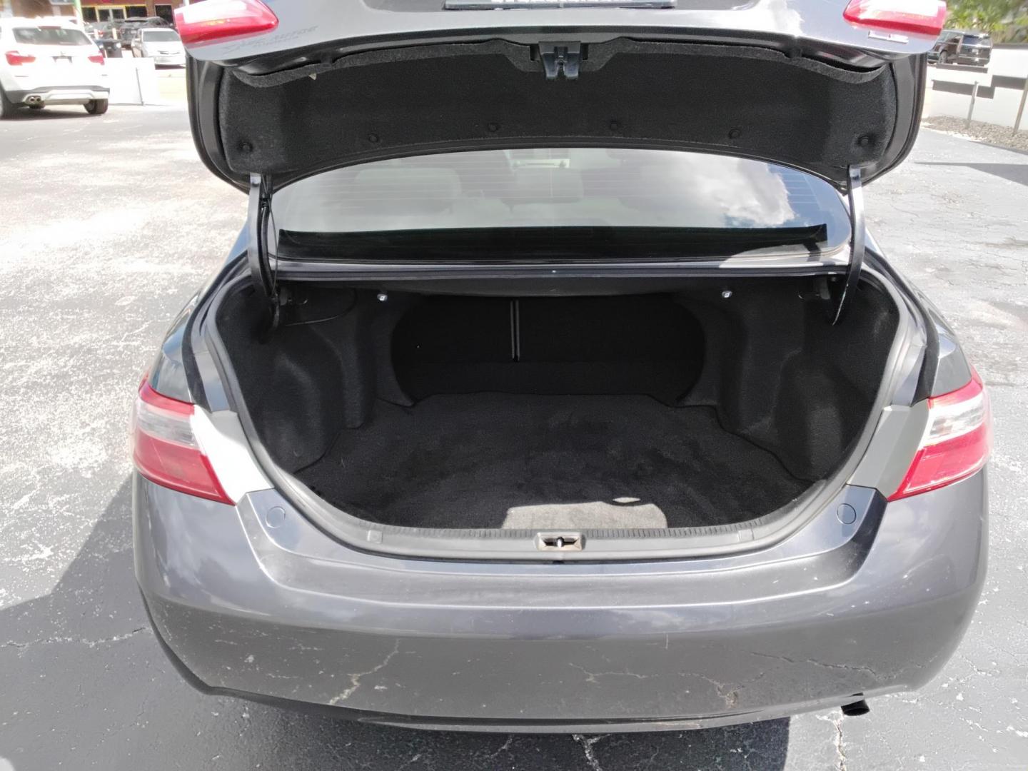 2009 GRAY /Grey Toyota Camry CE 5-Spd AT (4T1BE46K59U) with an 2.4L L4 DOHC 16V engine, 5-Speed Automatic Overdrive transmission, located at 6112 N Florida Avenue, Tampa, FL, 33604, (888) 521-5131, 27.954929, -82.459534 - 499$ down plus tax & tag. - Photo#8