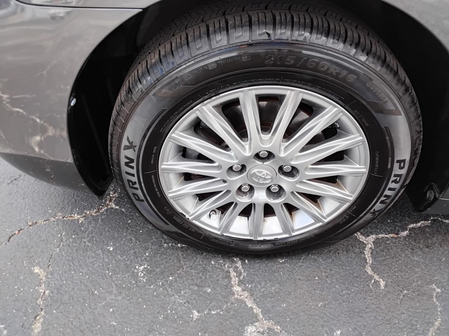 2009 GRAY /Grey Toyota Camry CE 5-Spd AT (4T1BE46K59U) with an 2.4L L4 DOHC 16V engine, 5-Speed Automatic Overdrive transmission, located at 6112 N Florida Avenue, Tampa, FL, 33604, (888) 521-5131, 27.954929, -82.459534 - 499$ down plus tax & tag. - Photo#15