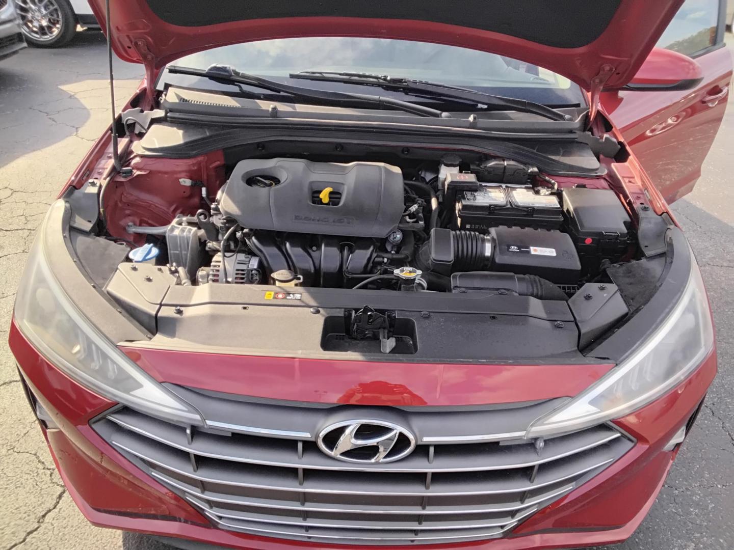 2019 RED /Beige Hyundai Elantra Limited (5NPD84LF2KH) with an 1.8L L4 DOHC 16V engine, 6A transmission, located at 6112 N Florida Avenue, Tampa, FL, 33604, (888) 521-5131, 27.954929, -82.459534 - 499$ down plus tax & tag. - Photo#24