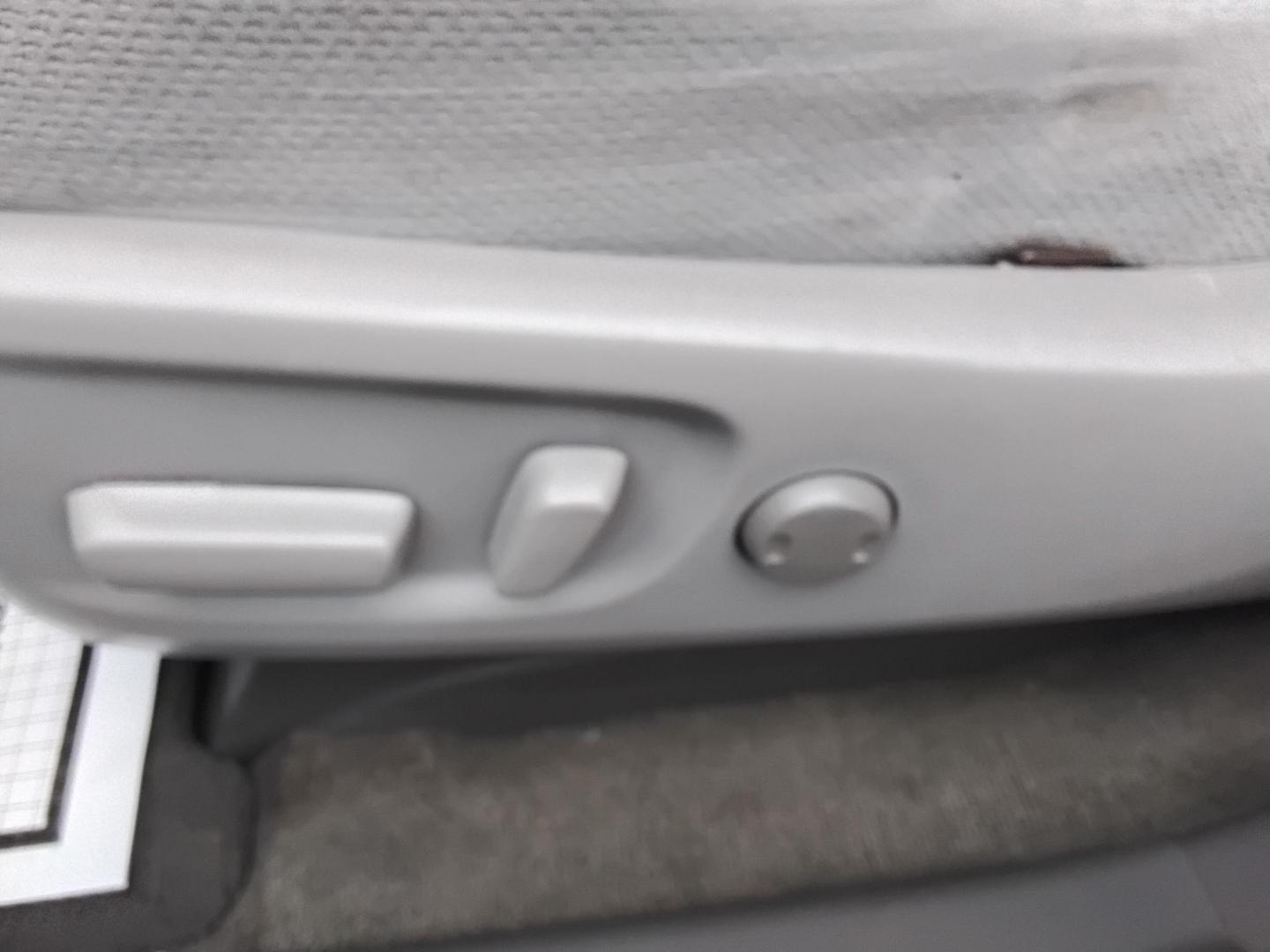 2015 BLUE /Beige Toyota Sienna (5TDKK3DC0FS) , located at 6112 N Florida Avenue, Tampa, FL, 33604, (888) 521-5131, 27.954929, -82.459534 - $499 down plus tax & tag. - Photo#20