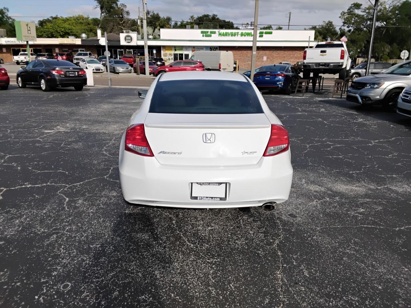 2012 White /Beige Honda Accord (1HGCS1B32CA) , located at 6112 N Florida Avenue, Tampa, FL, 33604, (888) 521-5131, 27.954929, -82.459534 - $499 DOWN PLUS TAX & TAG.- Photo#4