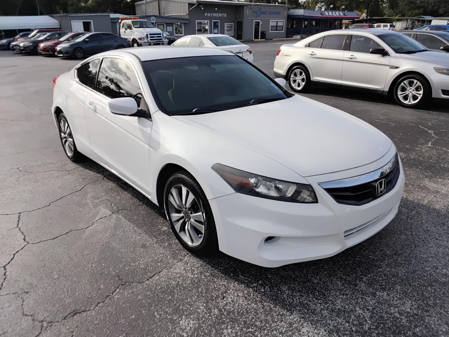 2012 White /Beige Honda Accord (1HGCS1B32CA) , located at 6112 N Florida Avenue, Tampa, FL, 33604, (888) 521-5131, 27.954929, -82.459534 - $499 DOWN PLUS TAX & TAG.- Photo#3