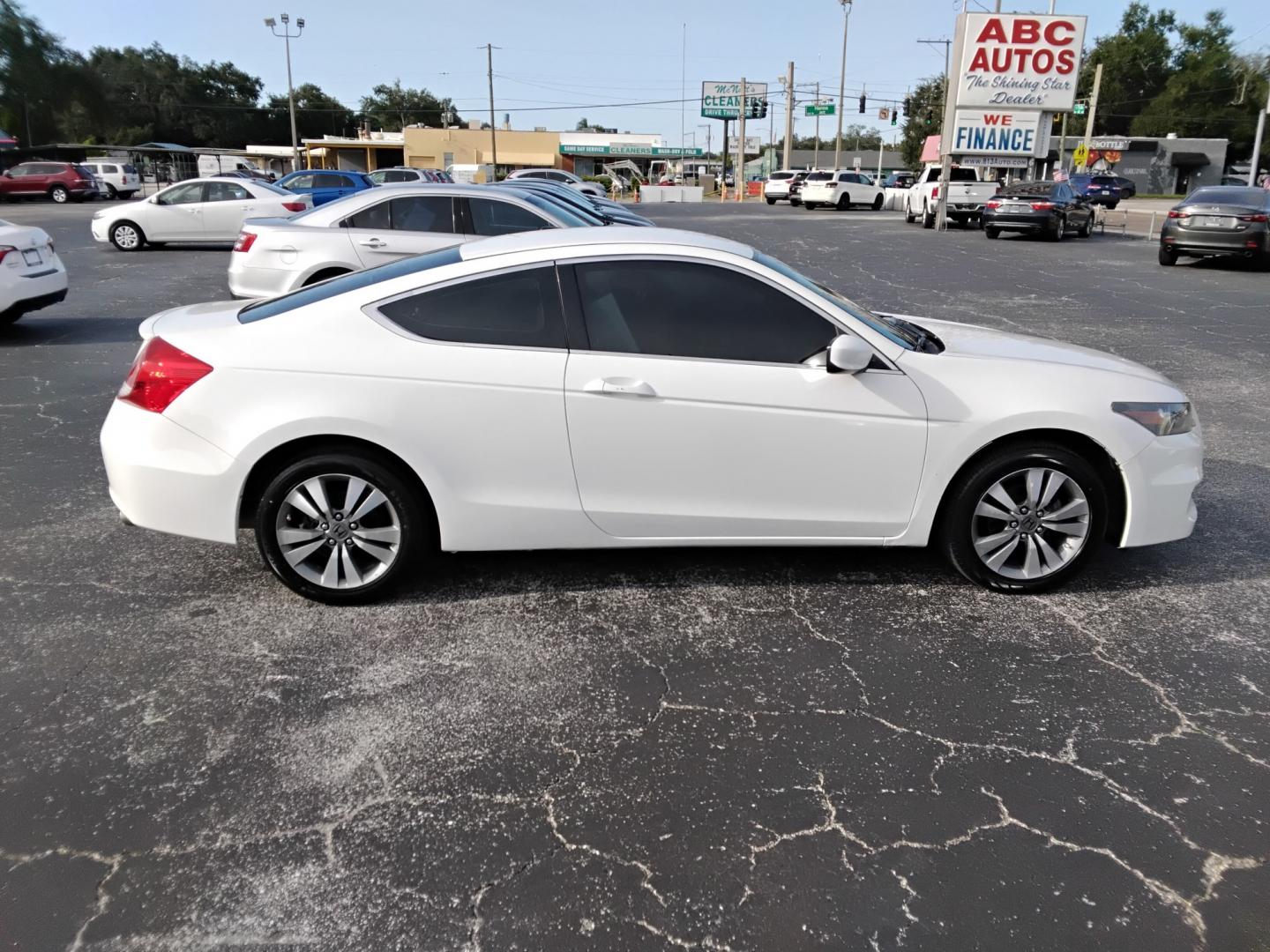 2012 White /Beige Honda Accord (1HGCS1B32CA) , located at 6112 N Florida Avenue, Tampa, FL, 33604, (888) 521-5131, 27.954929, -82.459534 - $499 DOWN PLUS TAX & TAG.- Photo#6