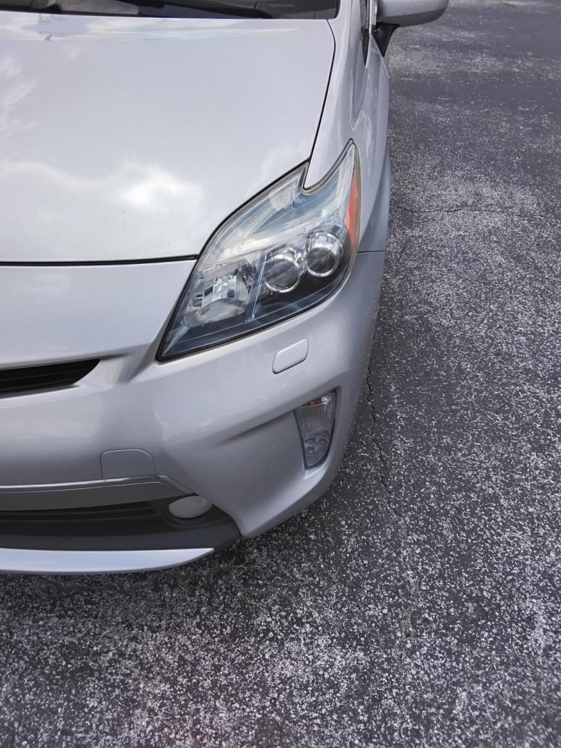 2012 SILVER /Black Toyota Prius (JTDKN3DP0C3) , located at 6112 N Florida Avenue, Tampa, FL, 33604, (888) 521-5131, 27.954929, -82.459534 - $499 DOWN PLUS TAX & TAG- Photo#11