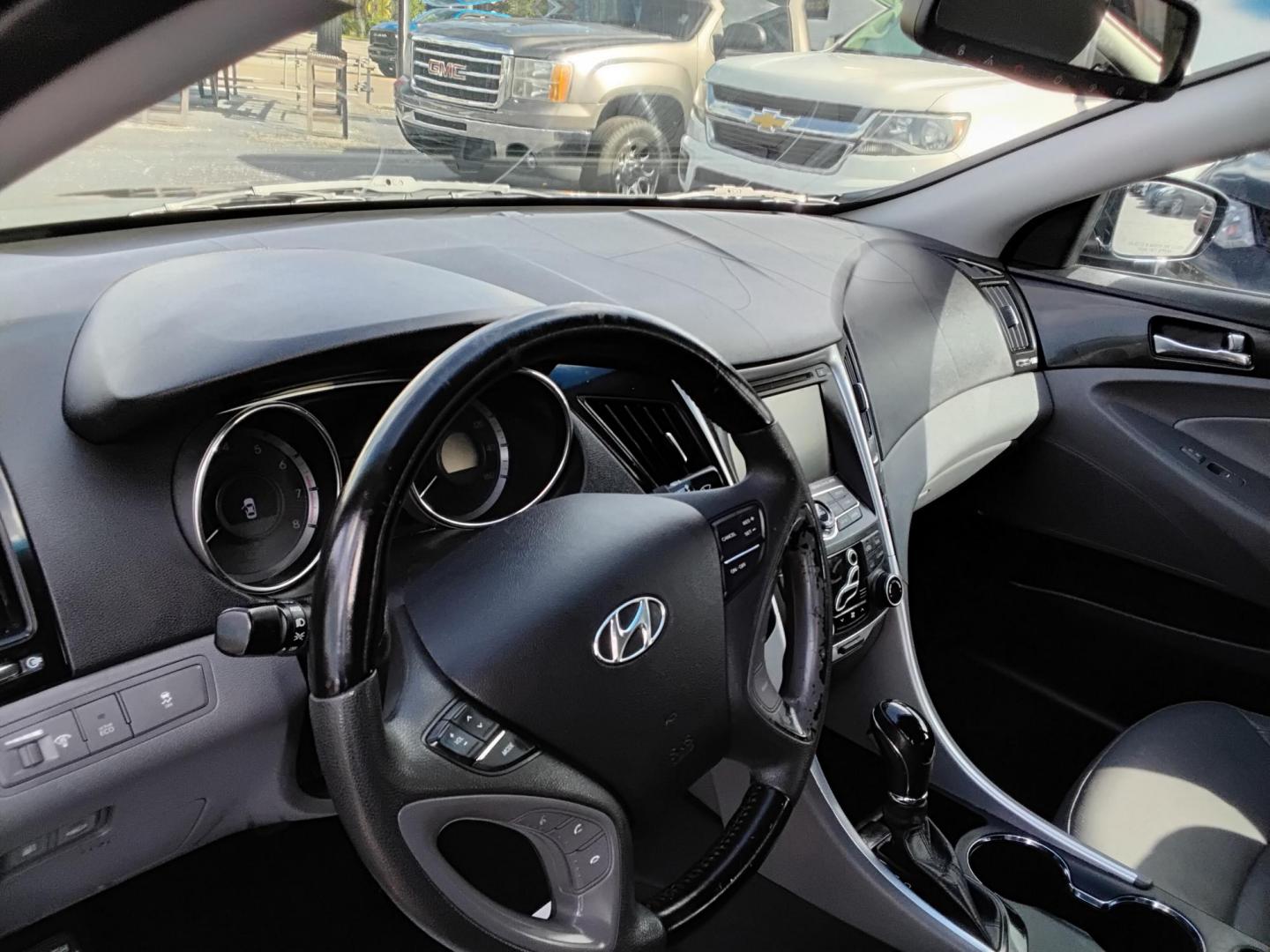 2013 Blue /Grey Hyundai Sonata (5NPEC4AC3DH) , located at 6112 N Florida Avenue, Tampa, FL, 33604, (888) 521-5131, 27.954929, -82.459534 - $499 DOWN PLUS TAX & TAG. - Photo#8