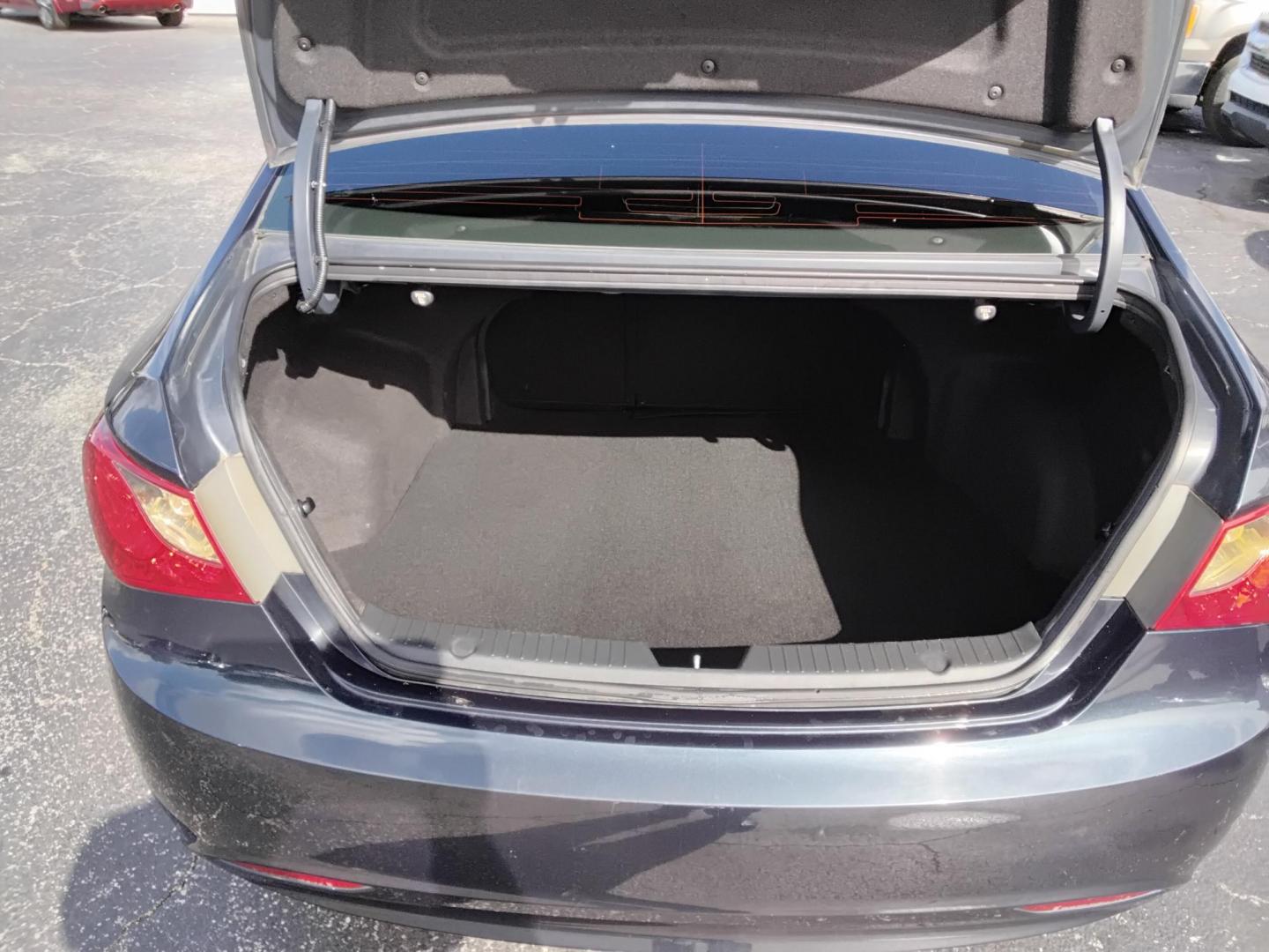 2013 Blue /Grey Hyundai Sonata (5NPEC4AC3DH) , located at 6112 N Florida Avenue, Tampa, FL, 33604, (888) 521-5131, 27.954929, -82.459534 - $499 DOWN PLUS TAX & TAG. - Photo#7