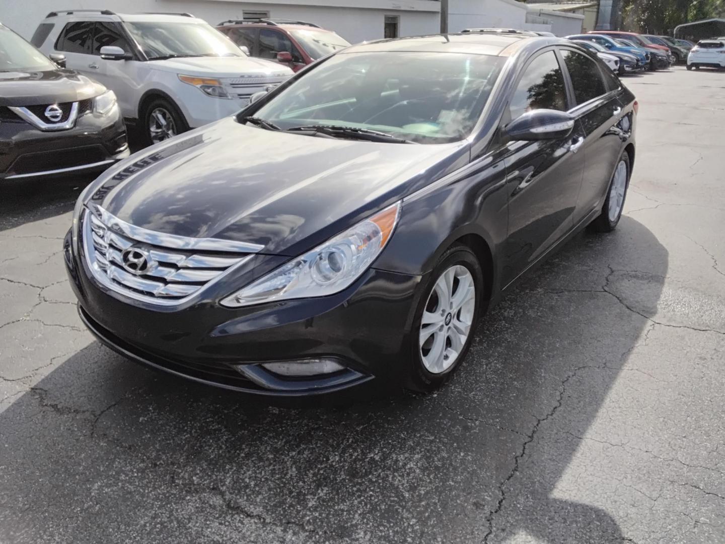 2013 Blue /Grey Hyundai Sonata (5NPEC4AC3DH) , located at 6112 N Florida Avenue, Tampa, FL, 33604, (888) 521-5131, 27.954929, -82.459534 - $499 DOWN PLUS TAX & TAG. - Photo#3