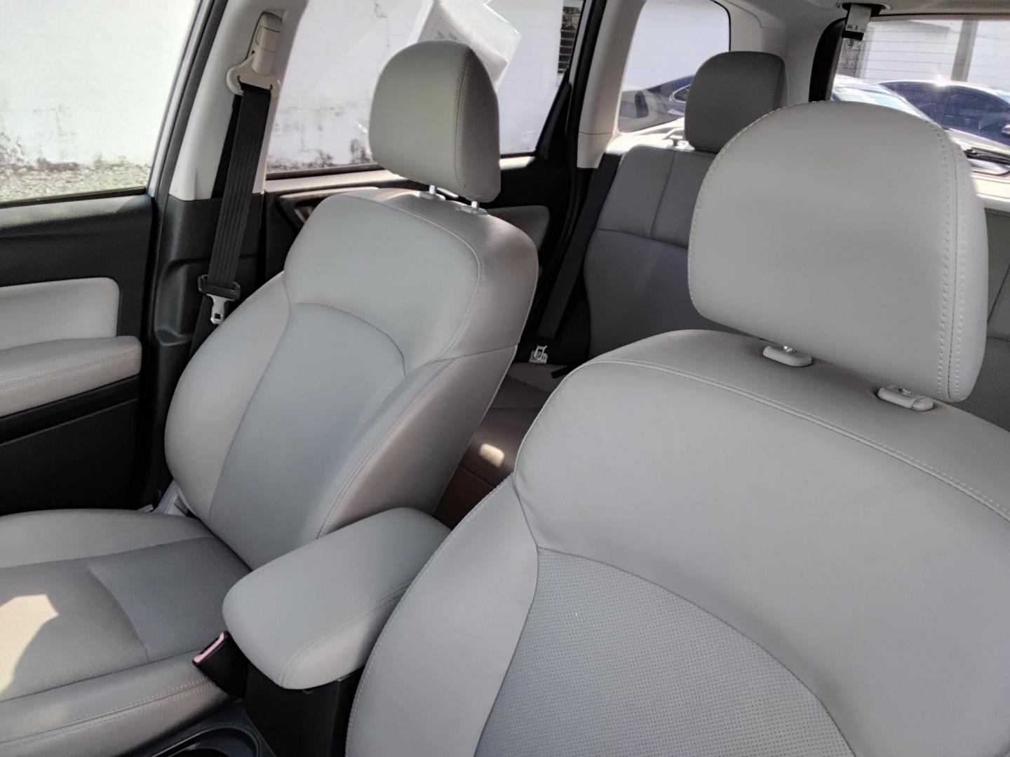 2014 SILVER /Beige Subaru Forester (JF2SJAPC8EH) , located at 6112 N Florida Avenue, Tampa, FL, 33604, (888) 521-5131, 27.954929, -82.459534 - 499$ DOWN PLUS TAX & TAG. - Photo#8