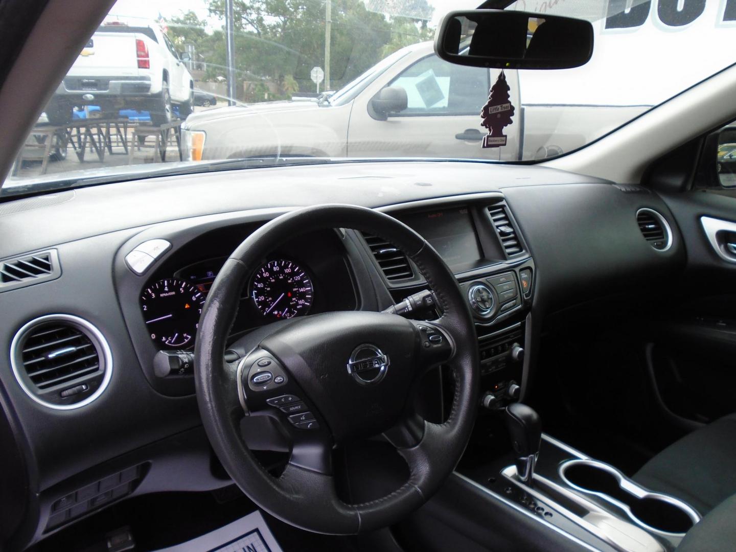 2017 SILVER /Grey Nissan Pathfinder (5N1DR2MN6HC) , located at 6112 N Florida Avenue, Tampa, FL, 33604, (888) 521-5131, 27.954929, -82.459534 - 499$ DOWN PLUS TAX & TAG. - Photo#9