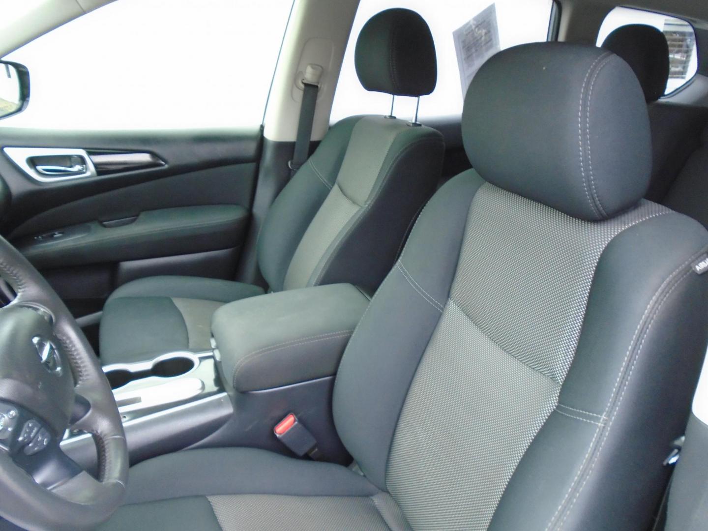 2017 SILVER /Grey Nissan Pathfinder (5N1DR2MN6HC) , located at 6112 N Florida Avenue, Tampa, FL, 33604, (888) 521-5131, 27.954929, -82.459534 - 499$ DOWN PLUS TAX & TAG. - Photo#12