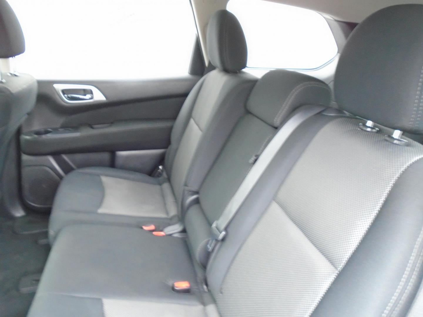 2017 SILVER /Grey Nissan Pathfinder (5N1DR2MN6HC) , located at 6112 N Florida Avenue, Tampa, FL, 33604, (888) 521-5131, 27.954929, -82.459534 - 499$ DOWN PLUS TAX & TAG. - Photo#13