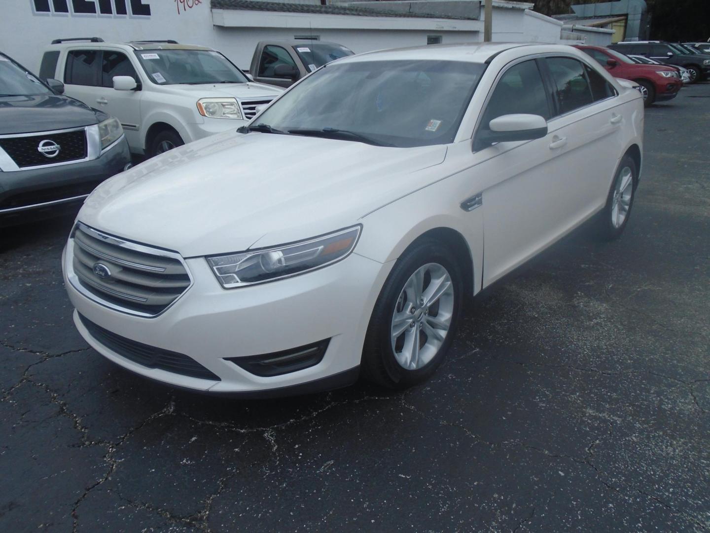 2017 White /Beige Ford Taurus (1FAHP2E8XHG) , located at 6112 N Florida Avenue, Tampa, FL, 33604, (888) 521-5131, 27.954929, -82.459534 - 499$ DOWN PLUS TAX & TAG. - Photo#1