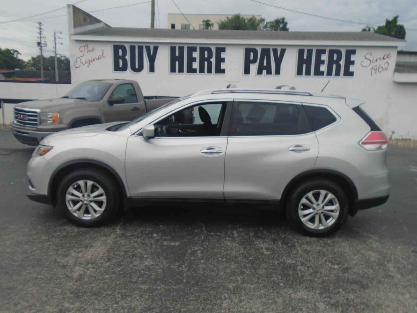 2015 SILVER /Grey Nissan Rogue (5N1AT2MT3FC) , located at 6112 N Florida Avenue, Tampa, FL, 33604, (888) 521-5131, 27.954929, -82.459534 - 499$ down plus tax & tag. - Photo#0