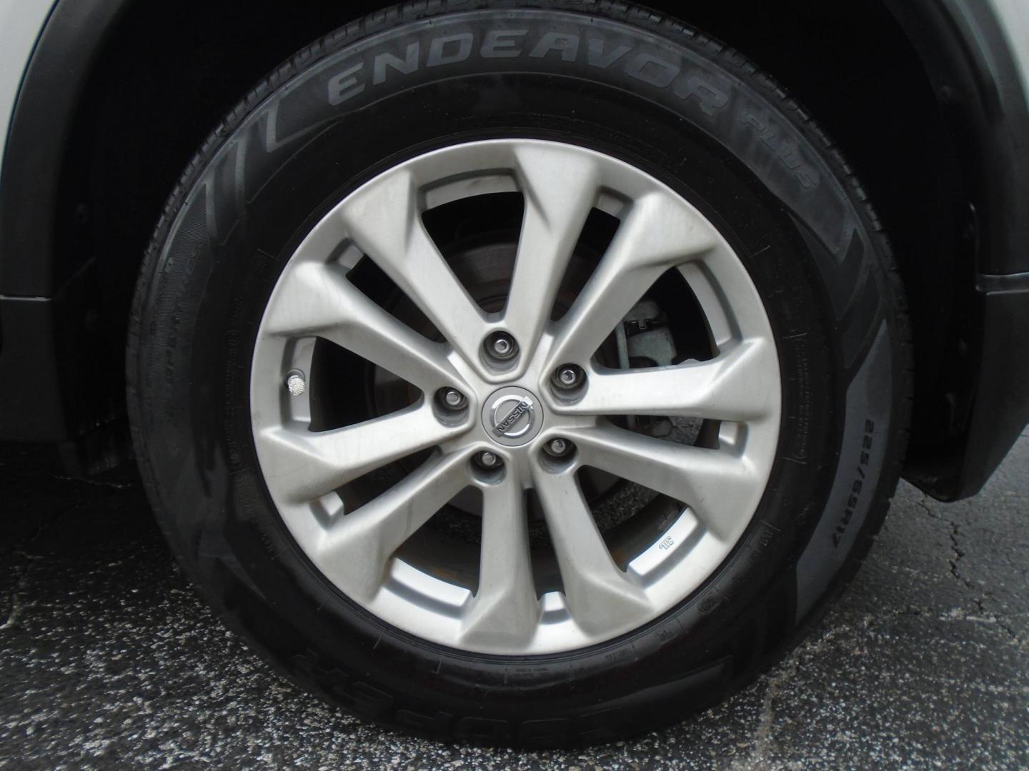 2015 SILVER /Grey Nissan Rogue (5N1AT2MT3FC) , located at 6112 N Florida Avenue, Tampa, FL, 33604, (888) 521-5131, 27.954929, -82.459534 - 499$ down plus tax & tag. - Photo#10