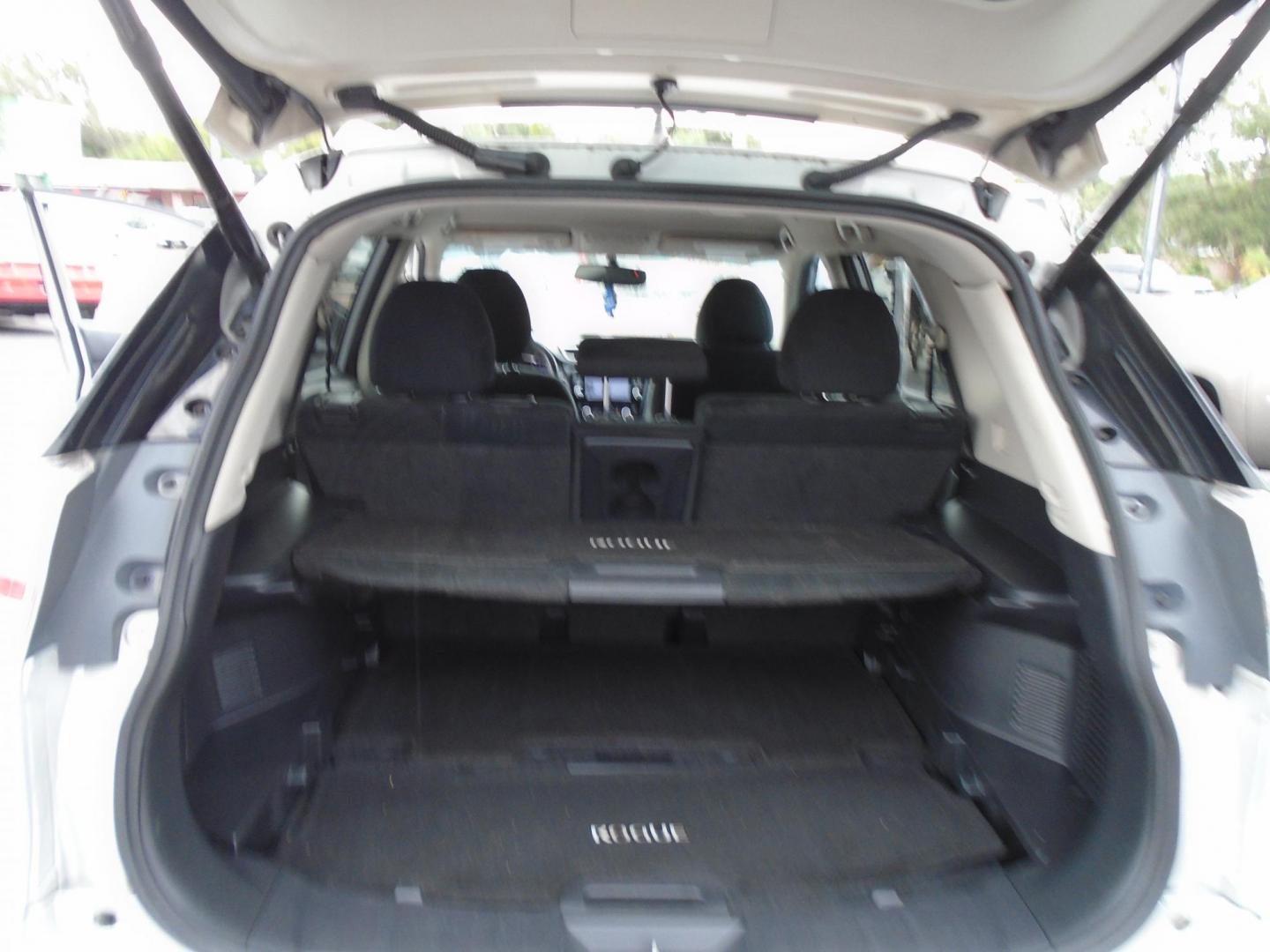 2015 SILVER /Grey Nissan Rogue (5N1AT2MT3FC) , located at 6112 N Florida Avenue, Tampa, FL, 33604, (888) 521-5131, 27.954929, -82.459534 - 499$ down plus tax & tag. - Photo#7