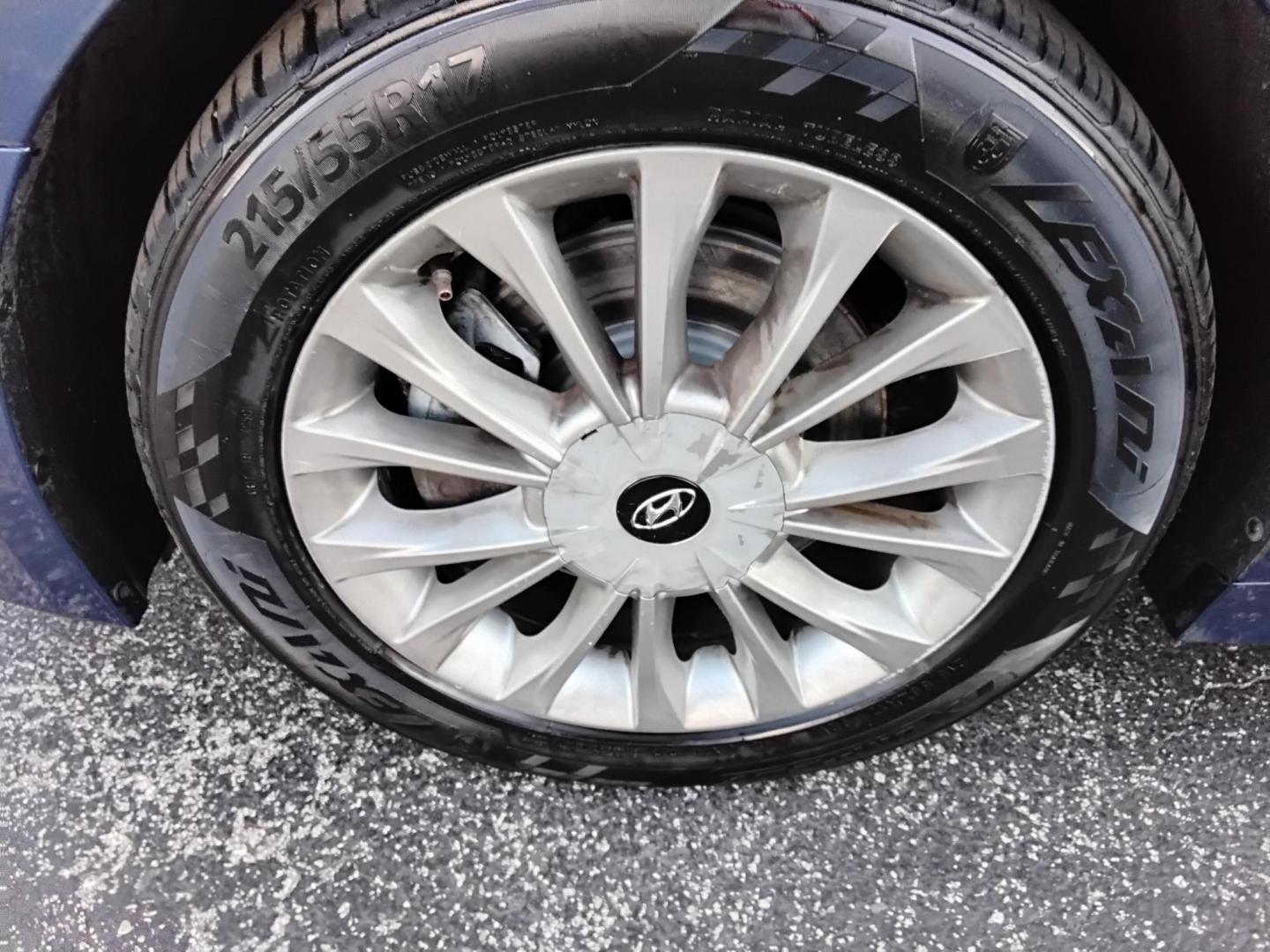 2015 Blue /Grey Hyundai Sonata (5NPE34AF6FH) , located at 6112 N Florida Avenue, Tampa, FL, 33604, (888) 521-5131, 27.954929, -82.459534 - 499$ DOWN PLUS TAX & TAG. - Photo#20