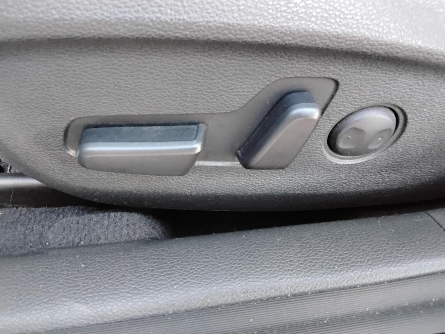 2015 Blue /Grey Hyundai Sonata (5NPE34AF6FH) , located at 6112 N Florida Avenue, Tampa, FL, 33604, (888) 521-5131, 27.954929, -82.459534 - 499$ DOWN PLUS TAX & TAG. - Photo#16