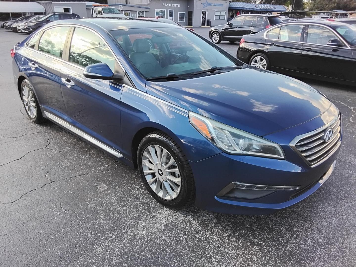 2015 Blue /Grey Hyundai Sonata (5NPE34AF6FH) , located at 6112 N Florida Avenue, Tampa, FL, 33604, (888) 521-5131, 27.954929, -82.459534 - 499$ DOWN PLUS TAX & TAG. - Photo#4