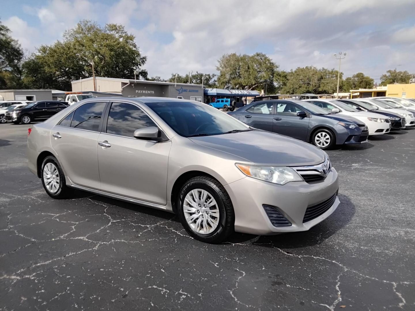 2013 GOLD /Beige Toyota Camry (4T1BF1FK2DU) , located at 6112 N Florida Avenue, Tampa, FL, 33604, (888) 521-5131, 27.954929, -82.459534 - $499 DOWN PLUS TAX & TAG.- Photo#3