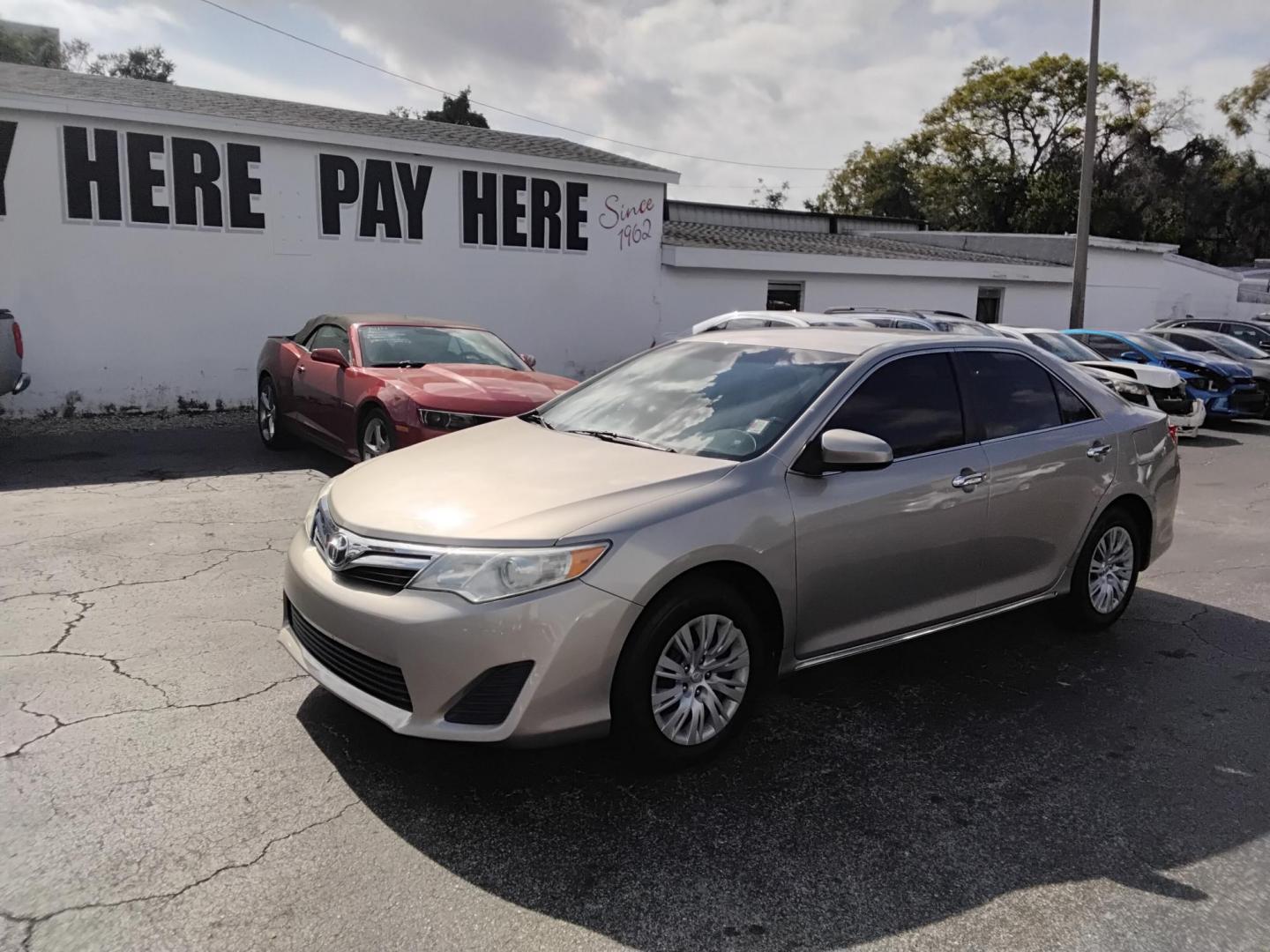 2013 GOLD /Beige Toyota Camry (4T1BF1FK2DU) , located at 6112 N Florida Avenue, Tampa, FL, 33604, (888) 521-5131, 27.954929, -82.459534 - $499 DOWN PLUS TAX & TAG.- Photo#1
