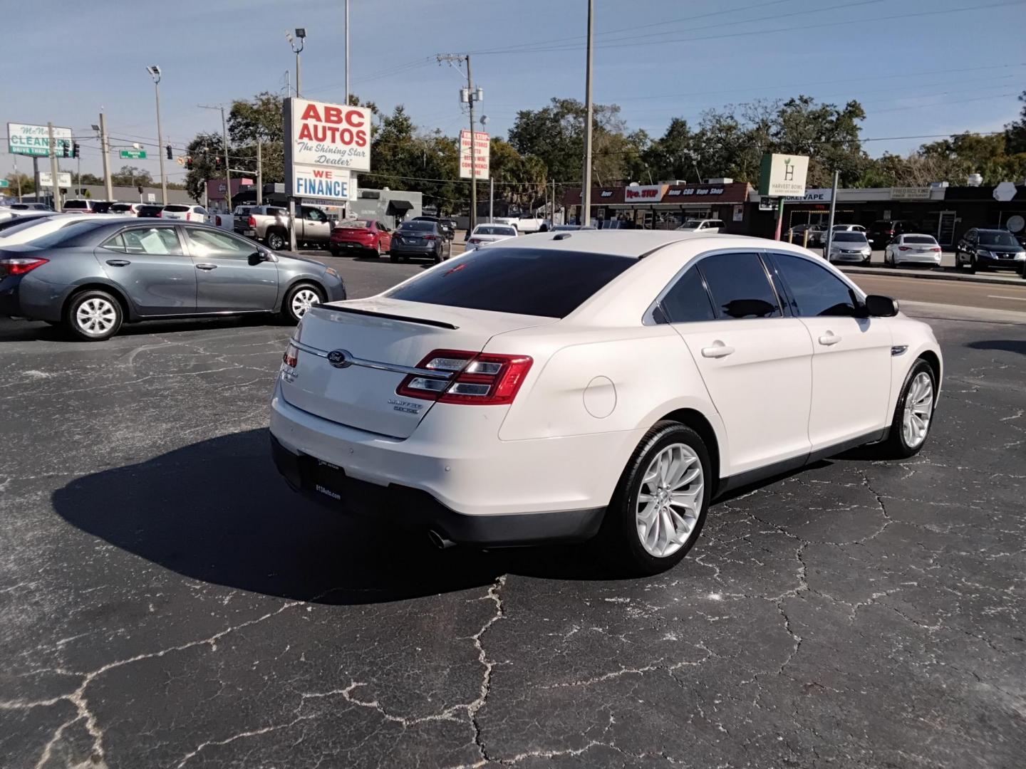 2017 White /Beige Ford Taurus (1FAHP2F83HG) , located at 6112 N Florida Avenue, Tampa, FL, 33604, (888) 521-5131, 27.954929, -82.459534 - $499 DOWN PLUS TAX & TAG. - Photo#5