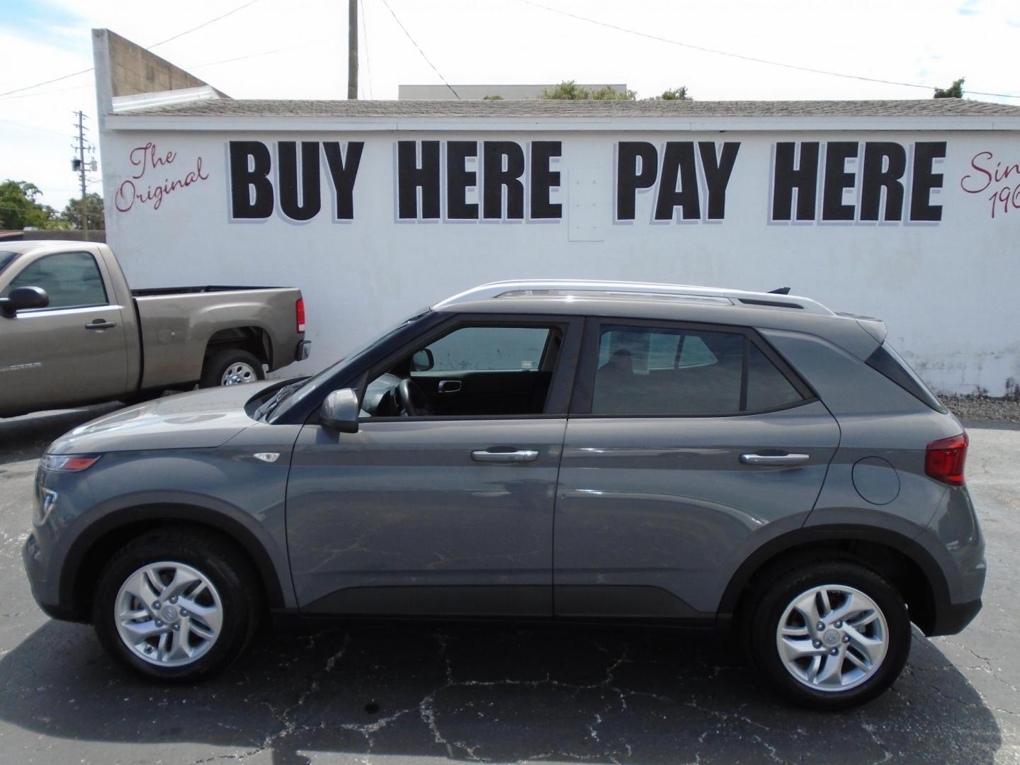 2020 GRAY /Grey Hyundai Venue (KMHRC8A39LU) , located at 6112 N Florida Avenue, Tampa, FL, 33604, (888) 521-5131, 27.954929, -82.459534 - 499$ down plus tax & tag. - Photo#0