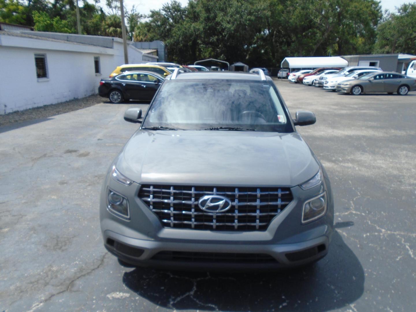 2020 GRAY /Grey Hyundai Venue (KMHRC8A39LU) , located at 6112 N Florida Avenue, Tampa, FL, 33604, (888) 521-5131, 27.954929, -82.459534 - 499$ down plus tax & tag. - Photo#1