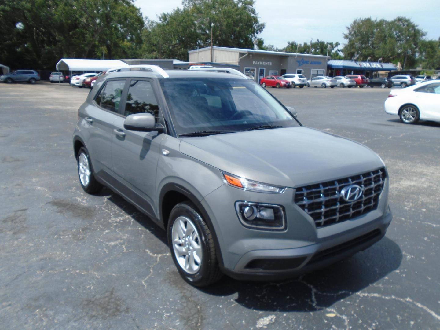 2020 GRAY /Grey Hyundai Venue (KMHRC8A39LU) , located at 6112 N Florida Avenue, Tampa, FL, 33604, (888) 521-5131, 27.954929, -82.459534 - 499$ down plus tax & tag. - Photo#2
