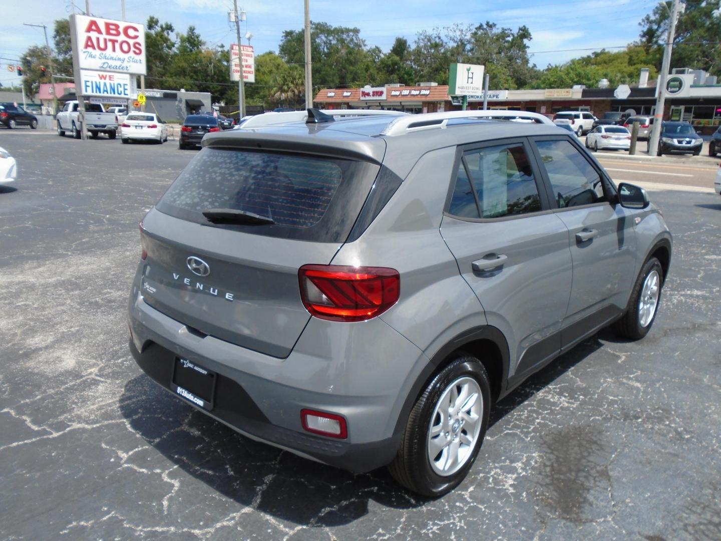 2020 GRAY /Grey Hyundai Venue (KMHRC8A39LU) , located at 6112 N Florida Avenue, Tampa, FL, 33604, (888) 521-5131, 27.954929, -82.459534 - 499$ down plus tax & tag. - Photo#4