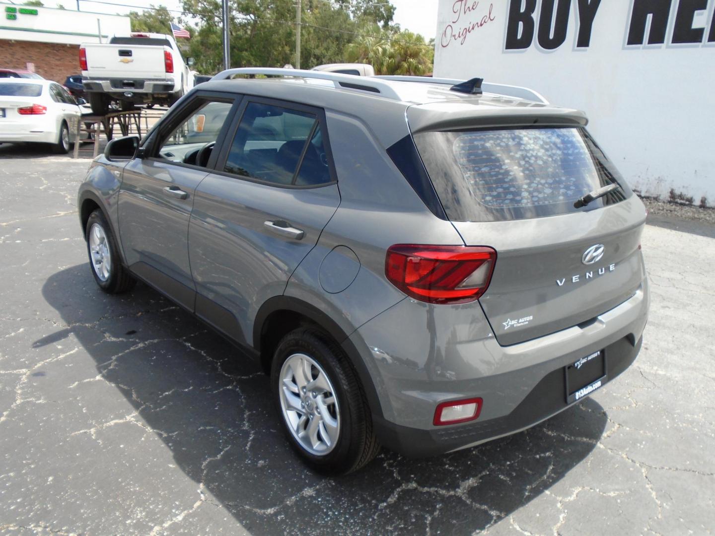 2020 GRAY /Grey Hyundai Venue (KMHRC8A39LU) , located at 6112 N Florida Avenue, Tampa, FL, 33604, (888) 521-5131, 27.954929, -82.459534 - 499$ down plus tax & tag. - Photo#5