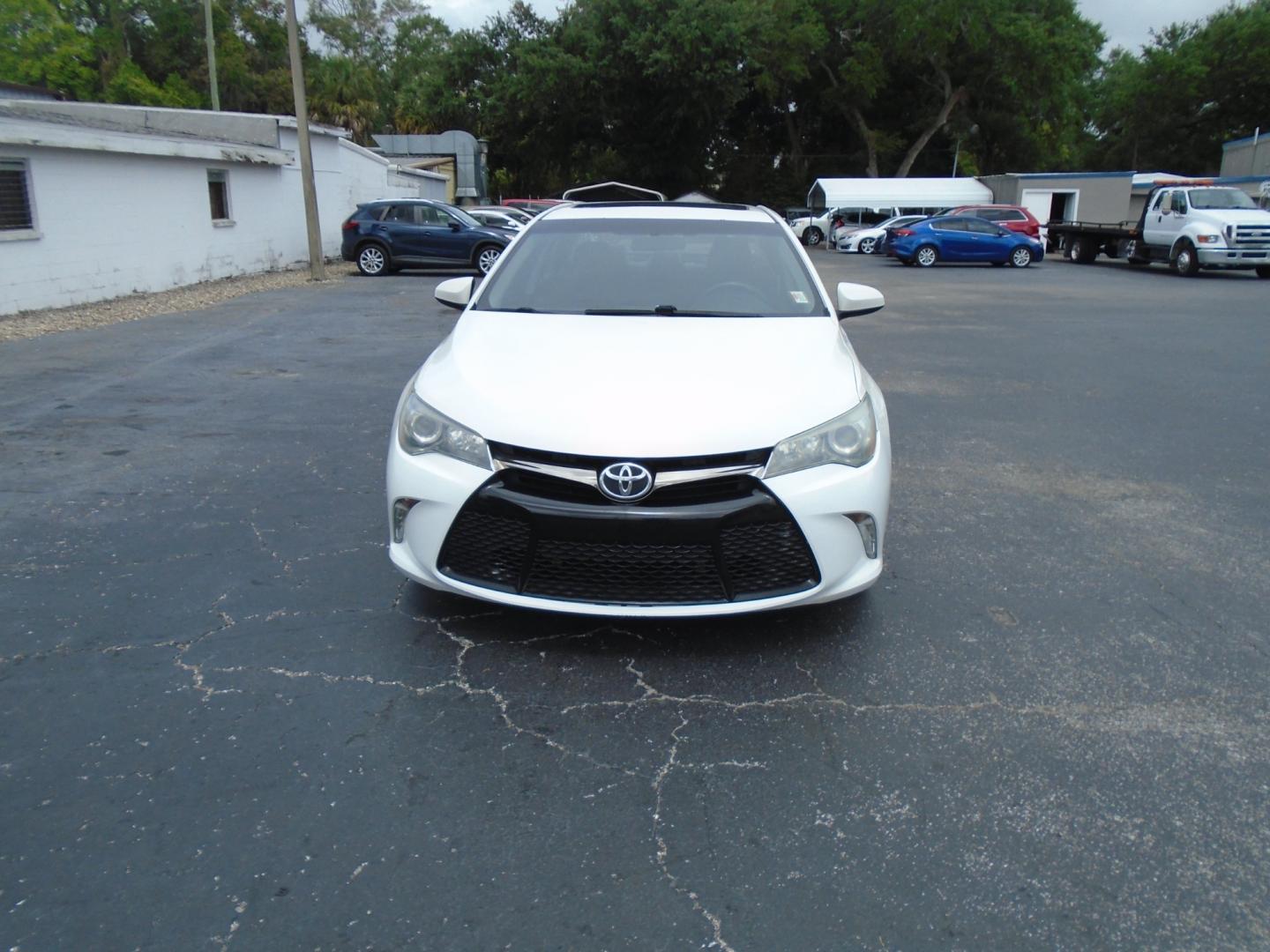 2015 Toyota Camry (4T1BF1FK4FU) , located at 6112 N Florida Avenue, Tampa, FL, 33604, (888) 521-5131, 27.954929, -82.459534 - Photo#1