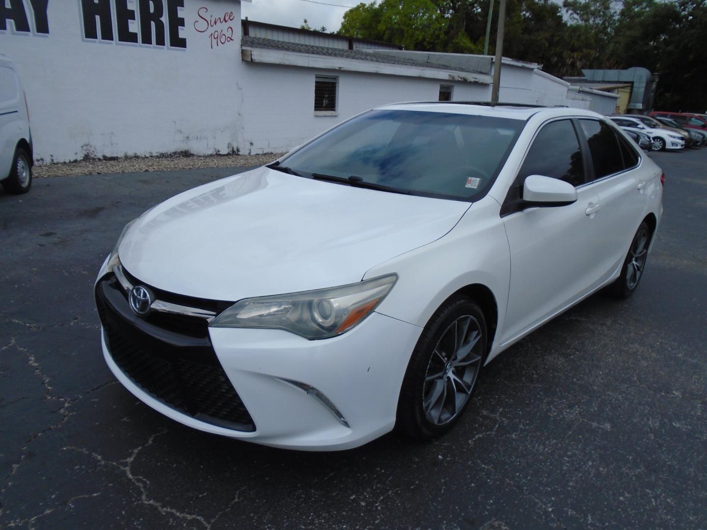 2015 Toyota Camry (4T1BF1FK4FU) , located at 6112 N Florida Avenue, Tampa, FL, 33604, (888) 521-5131, 27.954929, -82.459534 - Photo#4