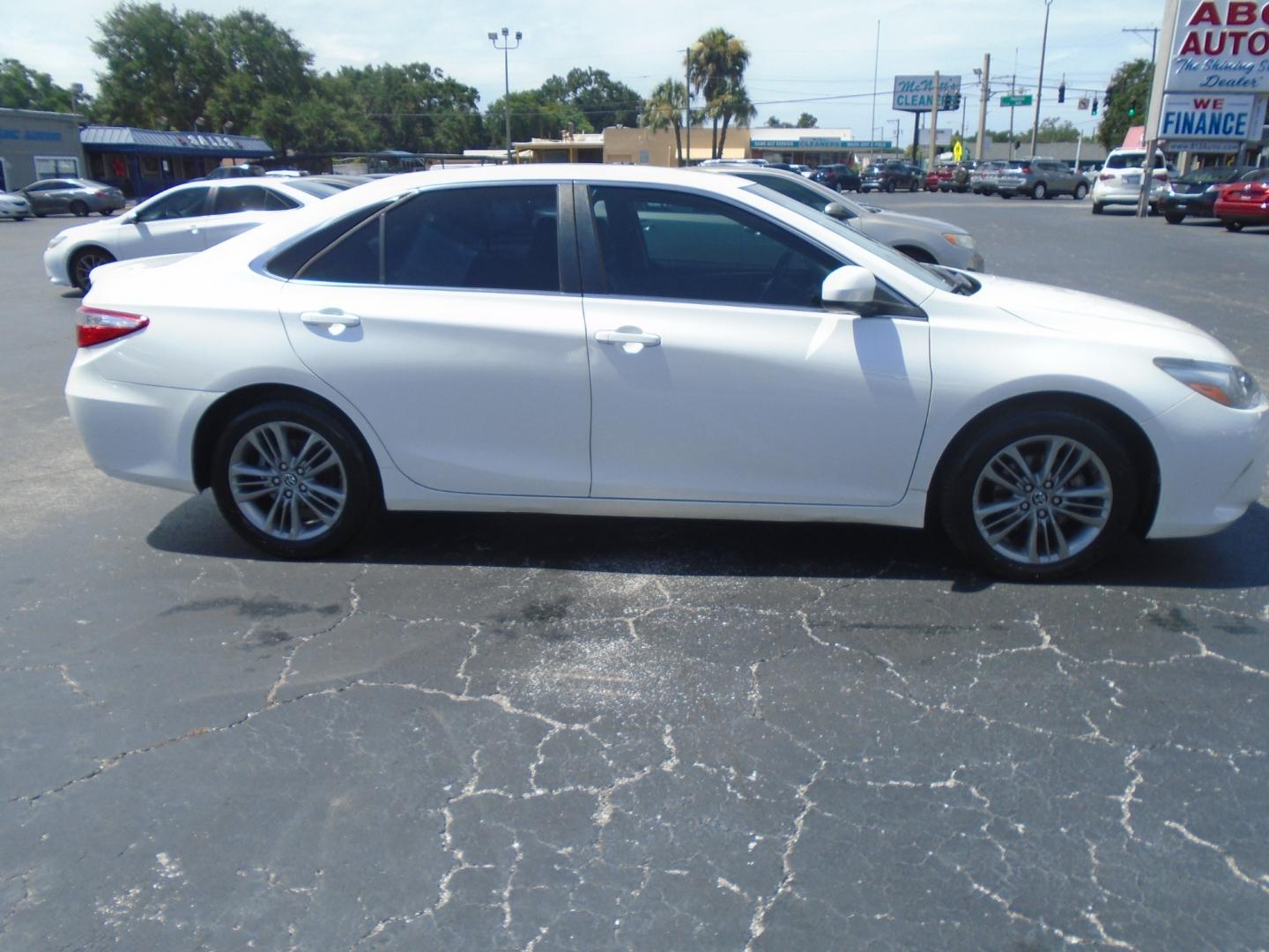 2015 Toyota Camry (4T1BF1FK2FU) , located at 6112 N Florida Avenue, Tampa, FL, 33604, (888) 521-5131, 27.954929, -82.459534 - Photo#2