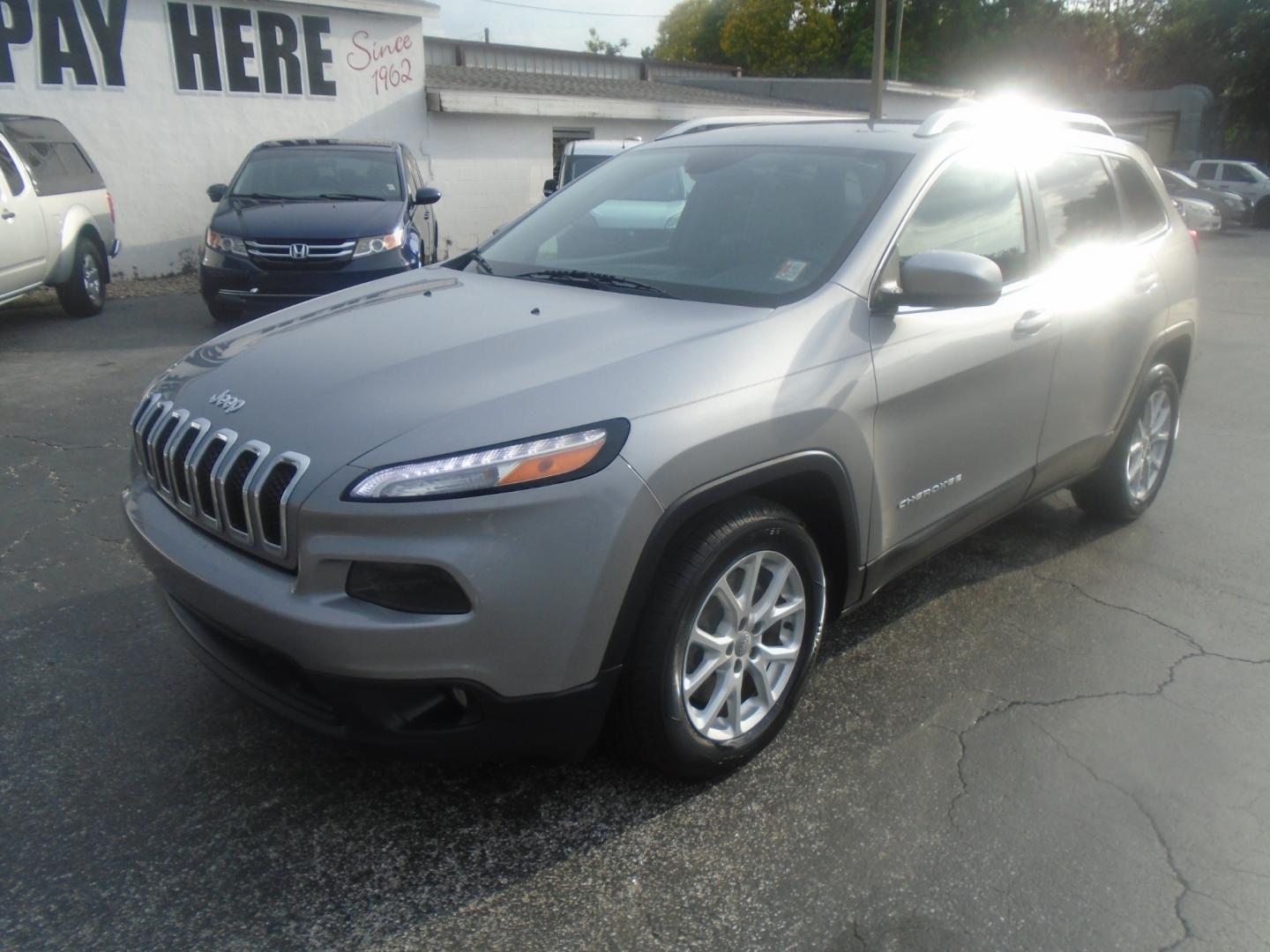 2015 Jeep Cherokee (1C4PJLCB8FW) , located at 6112 N Florida Avenue, Tampa, FL, 33604, (888) 521-5131, 27.954929, -82.459534 - Photo#8