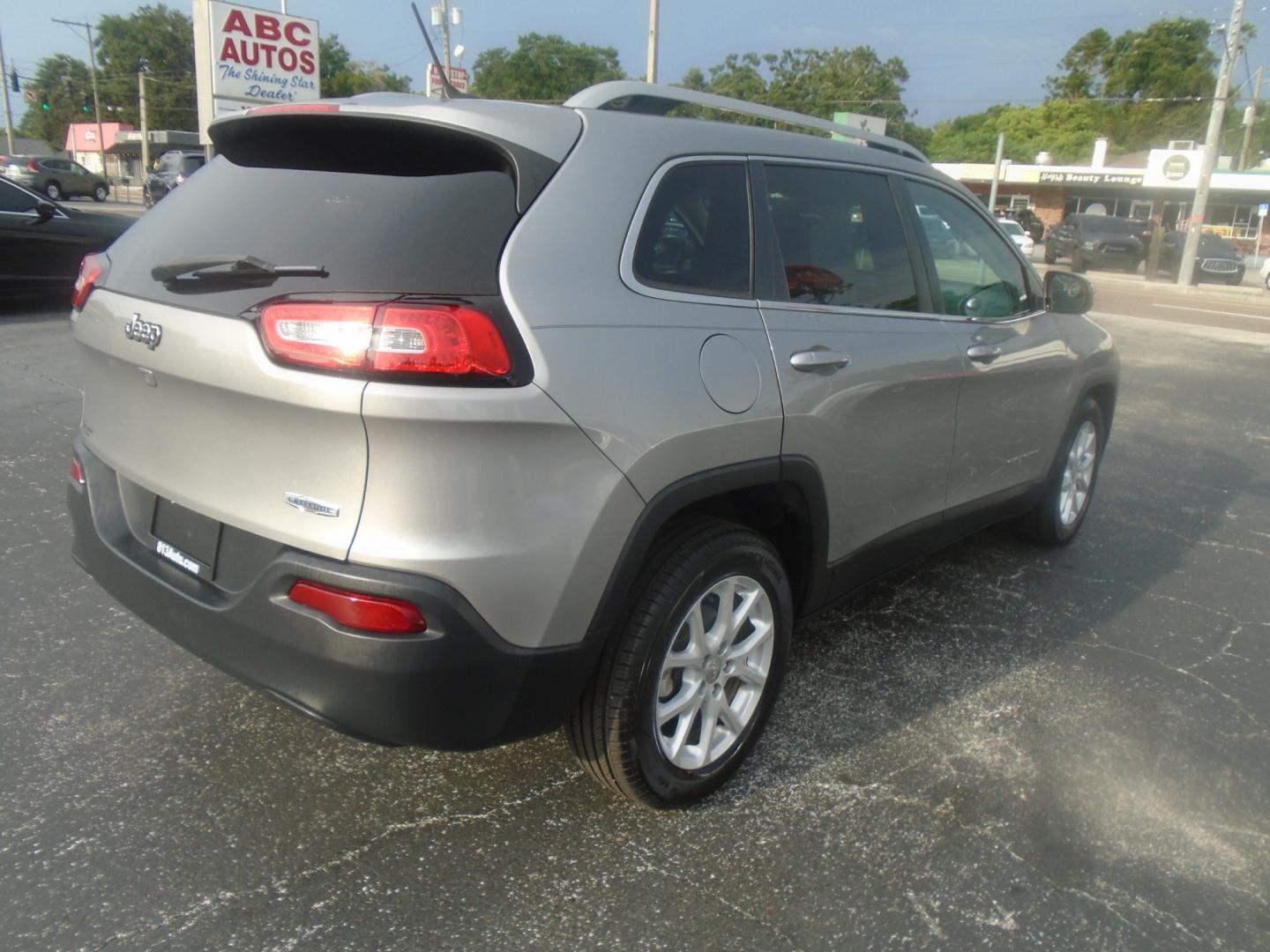 2015 Jeep Cherokee (1C4PJLCB8FW) , located at 6112 N Florida Avenue, Tampa, FL, 33604, (888) 521-5131, 27.954929, -82.459534 - Photo#10