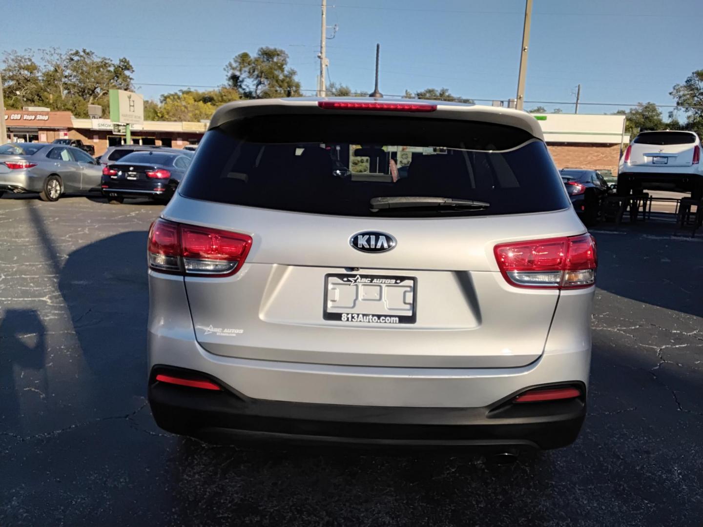 2018 SILVER /Grey Kia Sorento (5XYPG4A30JG) , located at 6112 N Florida Avenue, Tampa, FL, 33604, (888) 521-5131, 27.954929, -82.459534 - $499 DOWN PLUS TAX & TAG. - Photo#6