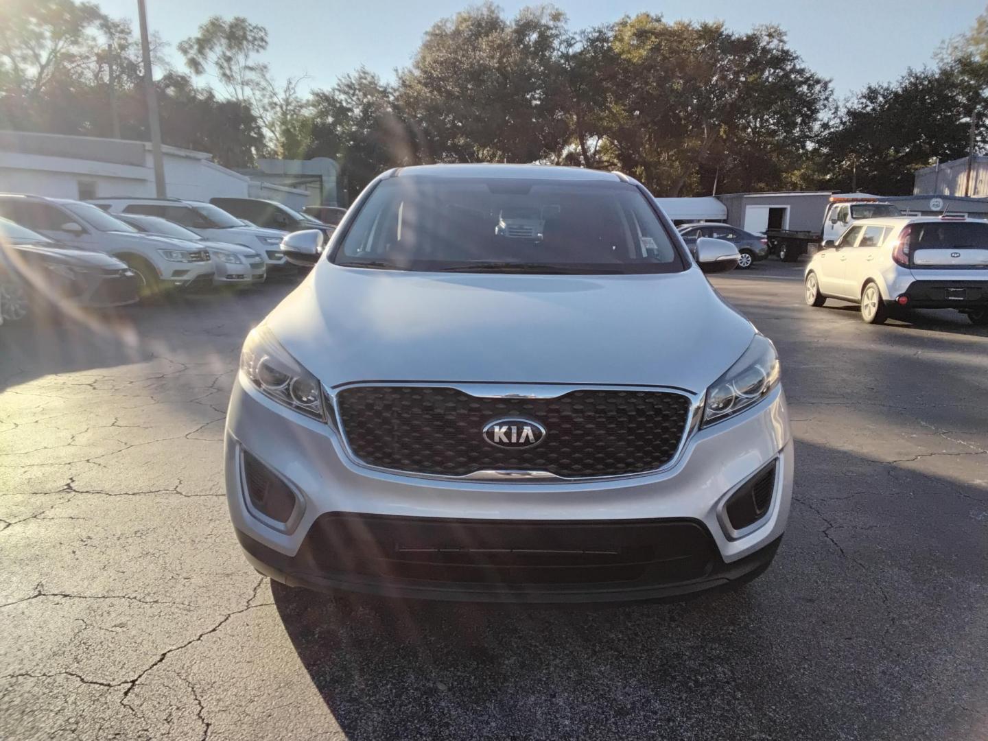 2018 SILVER /Grey Kia Sorento (5XYPG4A30JG) , located at 6112 N Florida Avenue, Tampa, FL, 33604, (888) 521-5131, 27.954929, -82.459534 - $499 DOWN PLUS TAX & TAG. - Photo#2