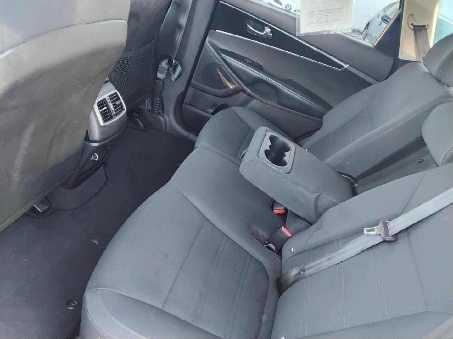 2018 SILVER /Grey Kia Sorento (5XYPG4A30JG) , located at 6112 N Florida Avenue, Tampa, FL, 33604, (888) 521-5131, 27.954929, -82.459534 - $499 DOWN PLUS TAX & TAG. - Photo#11