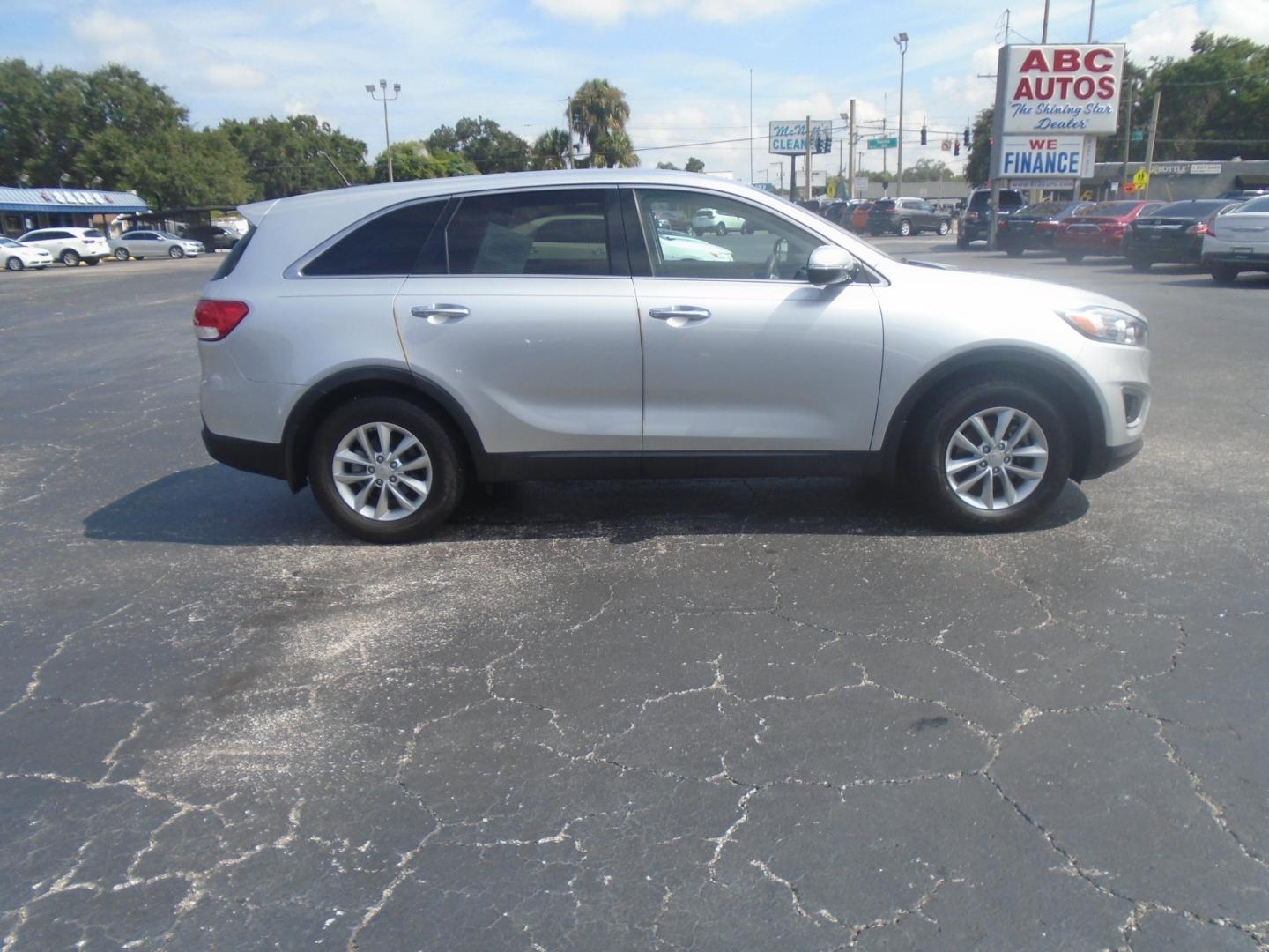 2018 Kia Sorento (5XYPG4A30JG) , located at 6112 N Florida Avenue, Tampa, FL, 33604, (888) 521-5131, 27.954929, -82.459534 - Photo#1