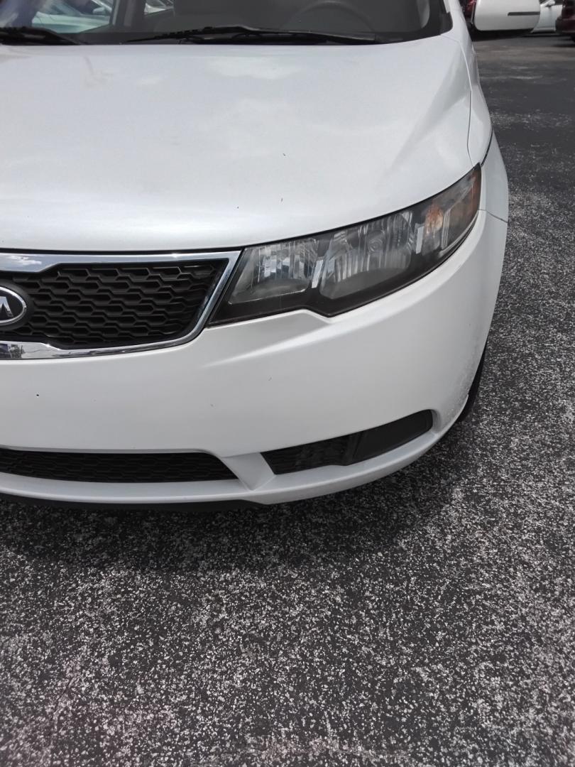 2012 White /Beige Kia Forte (KNAFU4A2XC5) , located at 6112 N Florida Avenue, Tampa, FL, 33604, (888) 521-5131, 27.954929, -82.459534 - $499 down plus tax & tag.- Photo#3
