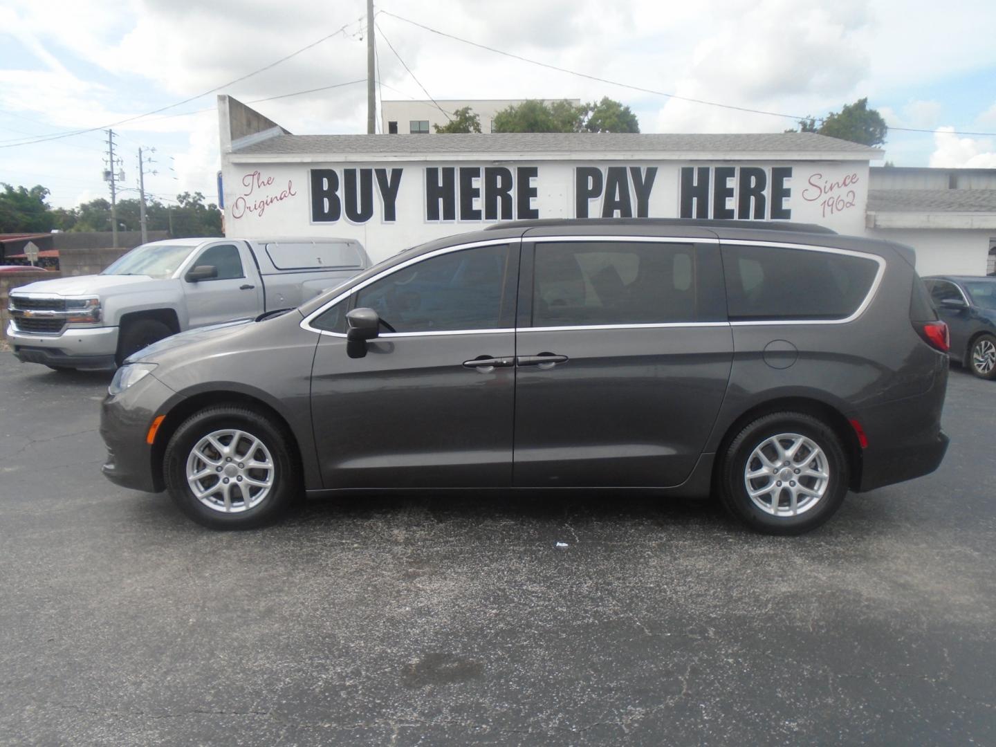 2017 Chrysler Pacifica (2CRC1CG6HR7) , located at 6112 N Florida Avenue, Tampa, FL, 33604, (888) 521-5131, 27.954929, -82.459534 - Photo#0