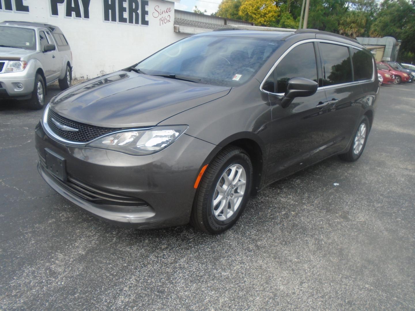 2017 Chrysler Pacifica (2CRC1CG6HR7) , located at 6112 N Florida Avenue, Tampa, FL, 33604, (888) 521-5131, 27.954929, -82.459534 - Photo#5