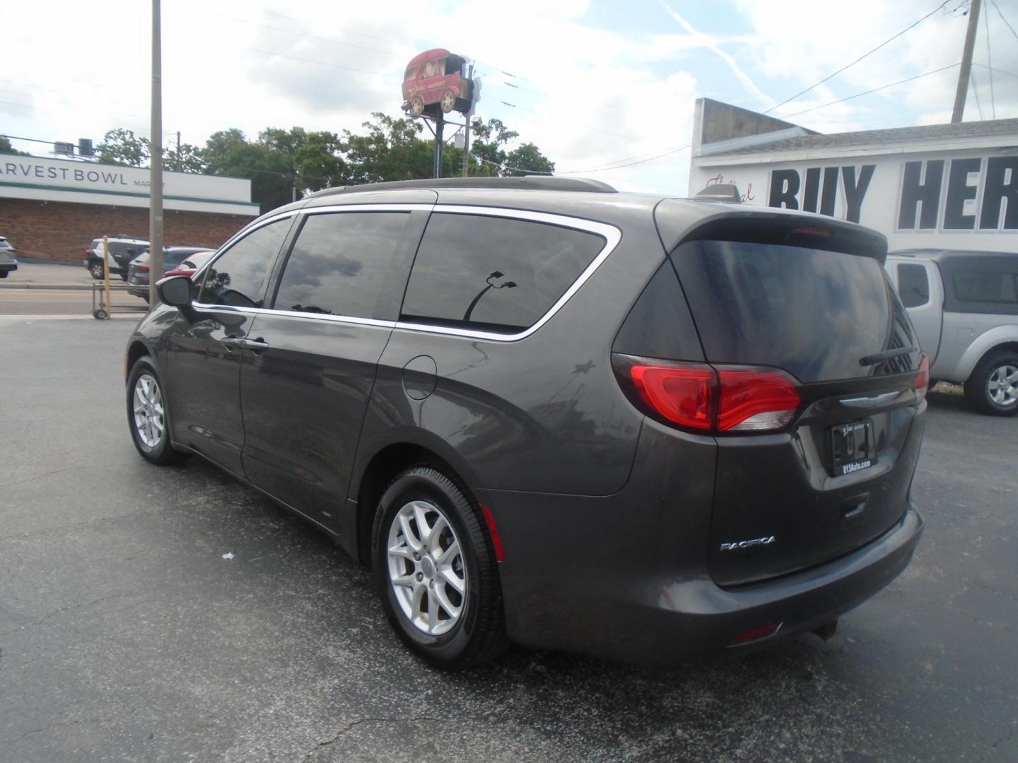 2017 Chrysler Pacifica (2CRC1CG6HR7) , located at 6112 N Florida Avenue, Tampa, FL, 33604, (888) 521-5131, 27.954929, -82.459534 - Photo#11