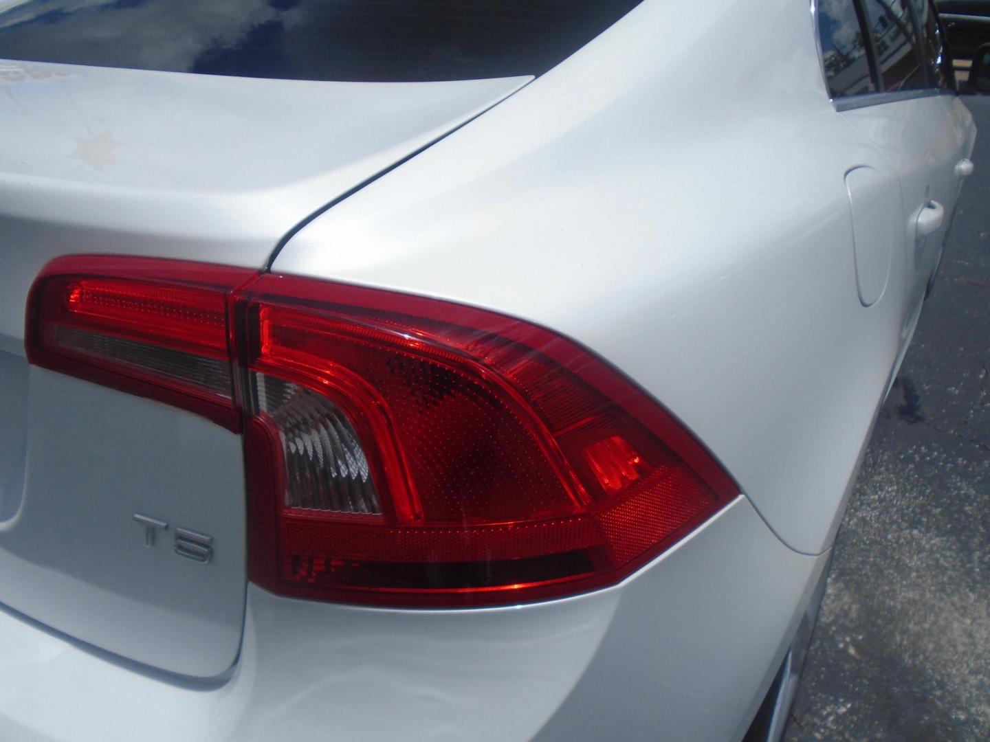 2015 Volvo S60 2.0 Premier (YV126MFK2F1) with an 2.0L L4 DOHC 16V engine, 8-Speed Automatic transmission, located at 6112 N Florida Avenue, Tampa, FL, 33604, (888) 521-5131, 27.954929, -82.459534 - Photo#16