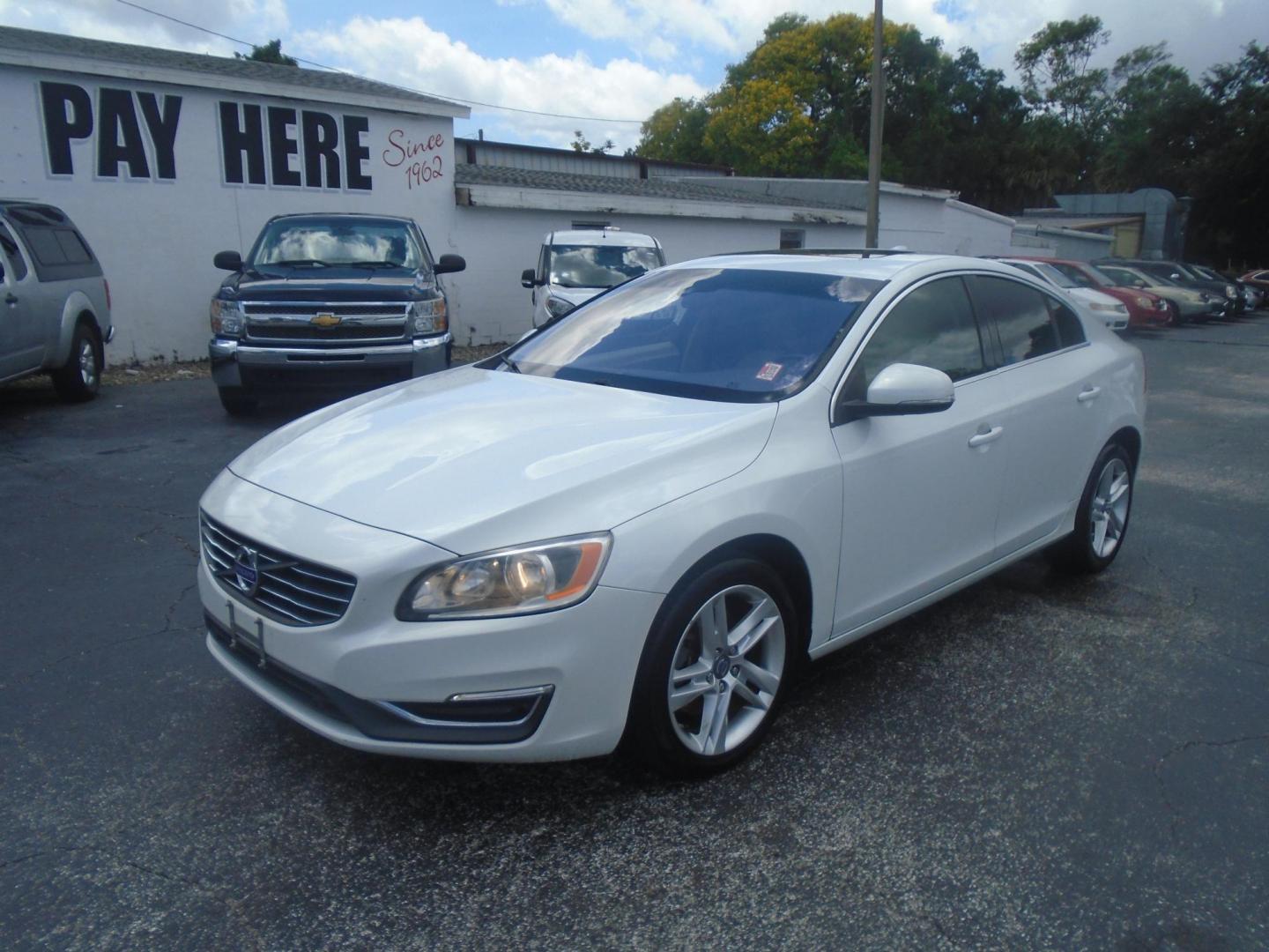 2015 Volvo S60 2.0 Premier (YV126MFK2F1) with an 2.0L L4 DOHC 16V engine, 8-Speed Automatic transmission, located at 6112 N Florida Avenue, Tampa, FL, 33604, (888) 521-5131, 27.954929, -82.459534 - Photo#4