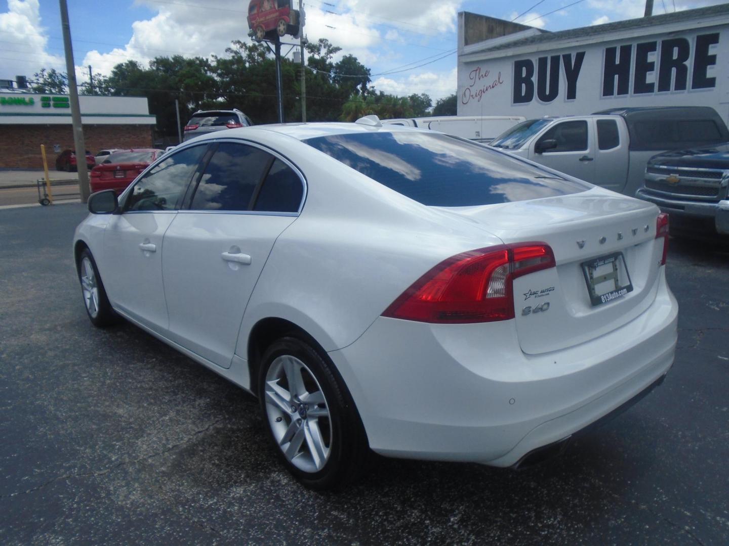 2015 Volvo S60 2.0 Premier (YV126MFK2F1) with an 2.0L L4 DOHC 16V engine, 8-Speed Automatic transmission, located at 6112 N Florida Avenue, Tampa, FL, 33604, (888) 521-5131, 27.954929, -82.459534 - Photo#9