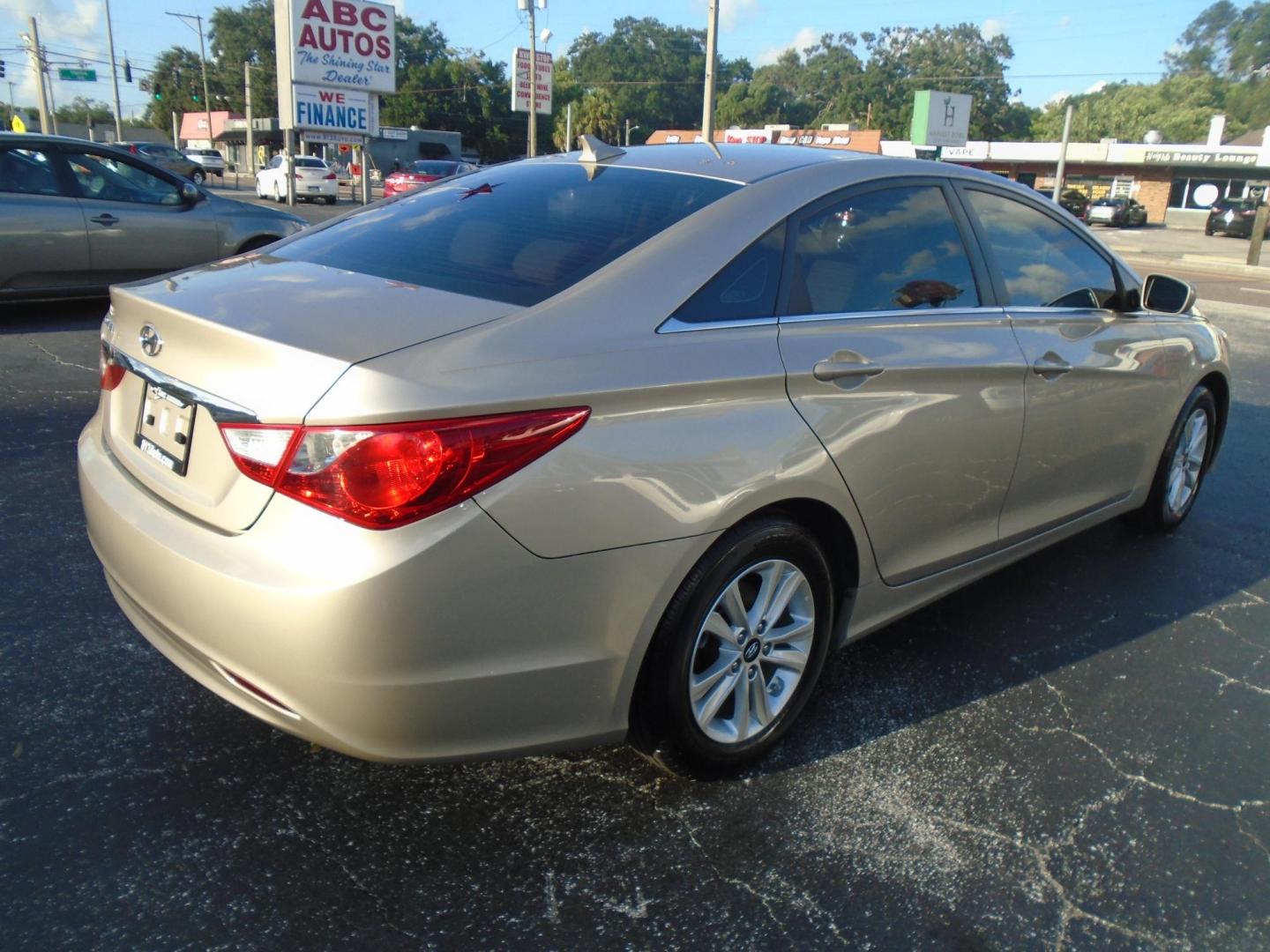 2011 Hyundai Sonata GLS Auto (5NPEB4AC7BH) with an 2.4L L4 DOHC 16V engine, 5-Speed Automatic transmission, located at 6112 N Florida Avenue, Tampa, FL, 33604, (888) 521-5131, 27.954929, -82.459534 - Photo#9