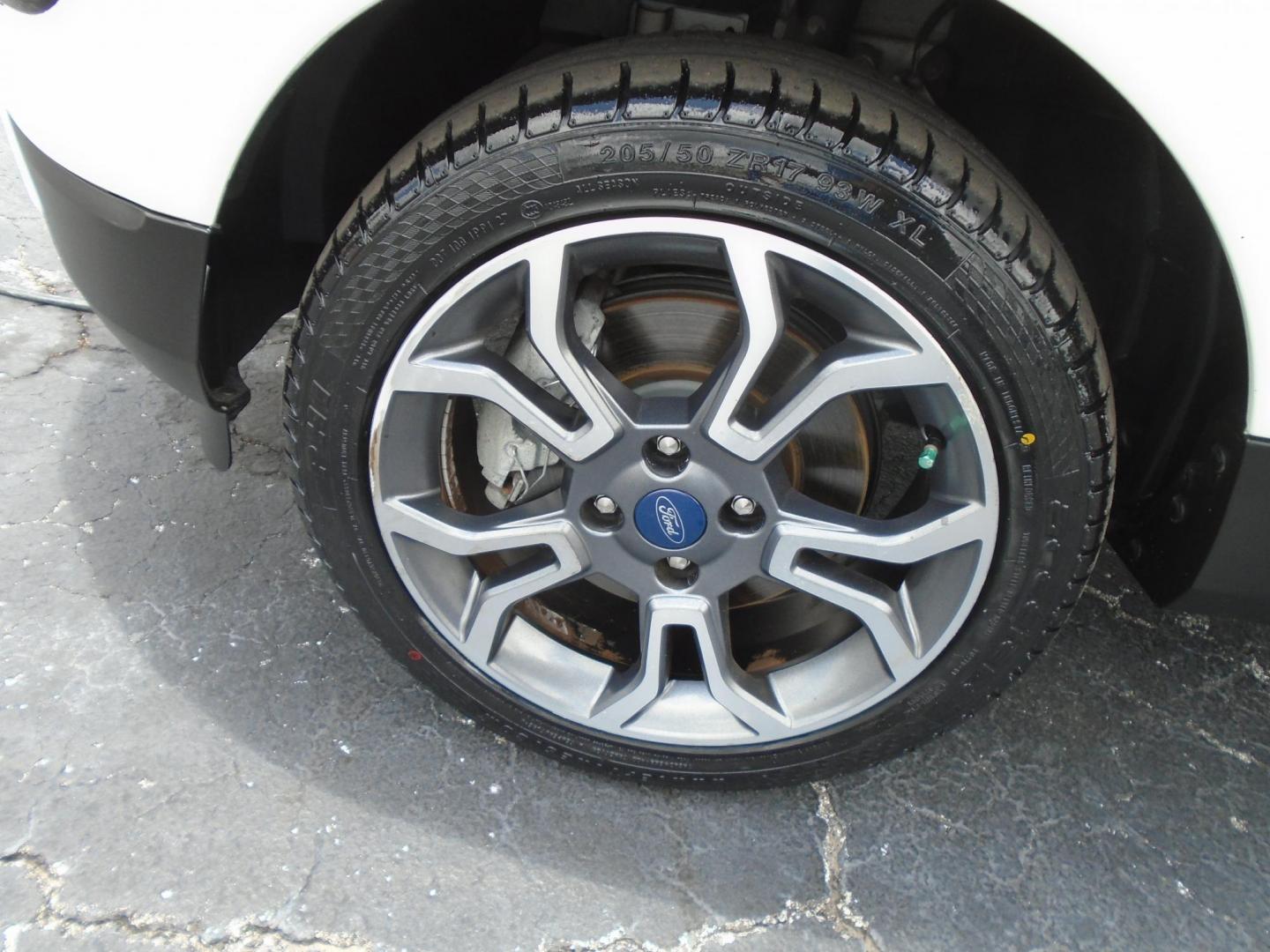 2020 WHITE /BLACK Ford EcoSport SES AWD (MAJ6S3JL2LC) with an 2.0L L4 DOHC 16V engine, 6A transmission, located at 6112 N Florida Avenue, Tampa, FL, 33604, (888) 521-5131, 27.954929, -82.459534 - 499 DOWN PLUS TAX & TAG - Photo#8
