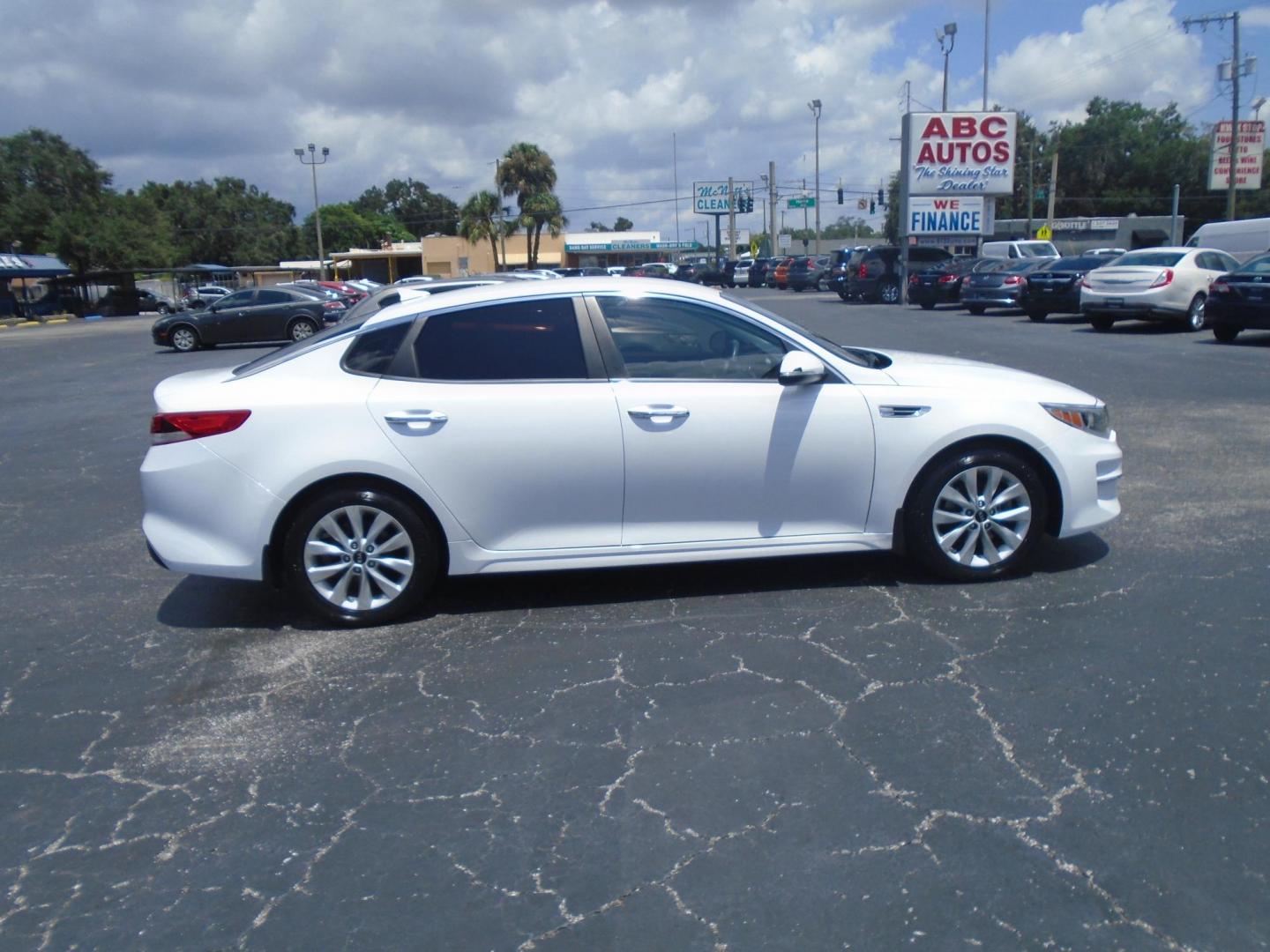 2018 Kia Optima LX (5XXGT4L30JG) with an 2.4L L4 DOHC 16V engine, 6A transmission, located at 6112 N Florida Avenue, Tampa, FL, 33604, (888) 521-5131, 27.954929, -82.459534 - Photo#2