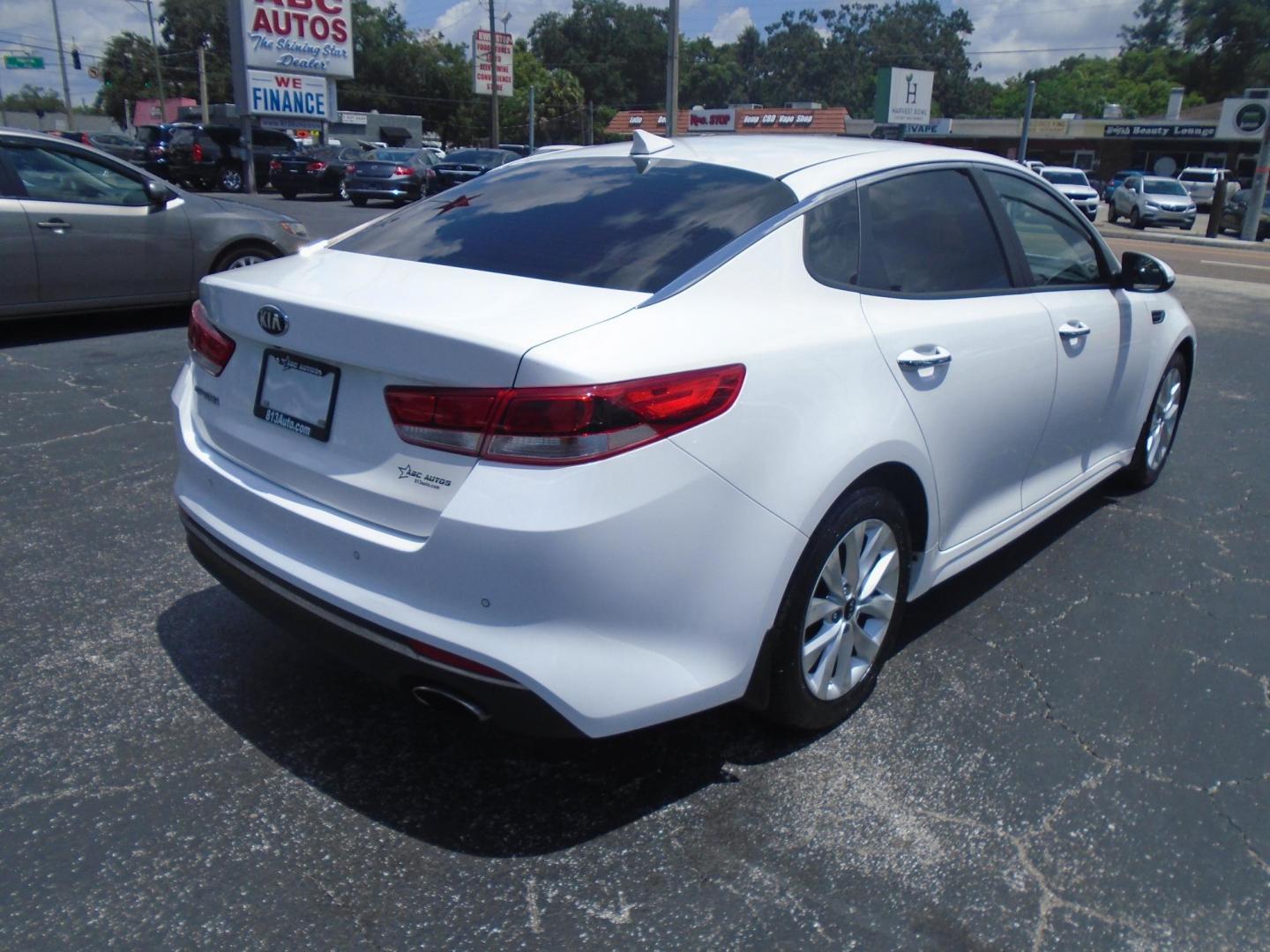 2018 Kia Optima LX (5XXGT4L30JG) with an 2.4L L4 DOHC 16V engine, 6A transmission, located at 6112 N Florida Avenue, Tampa, FL, 33604, (888) 521-5131, 27.954929, -82.459534 - Photo#11